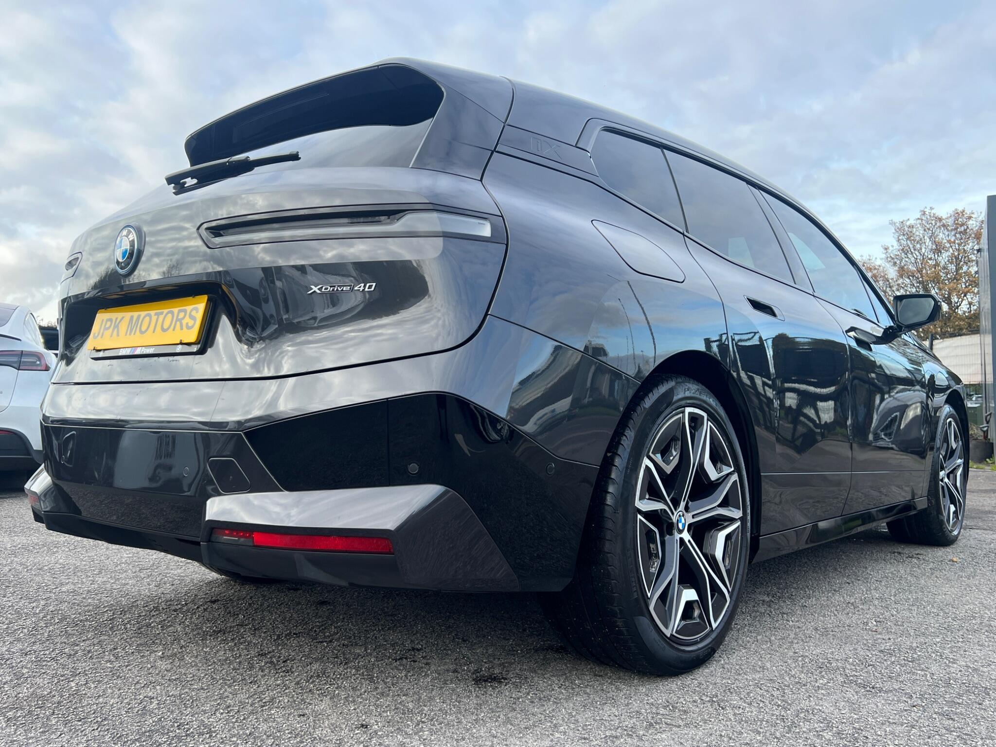 BMW IX - Image 12