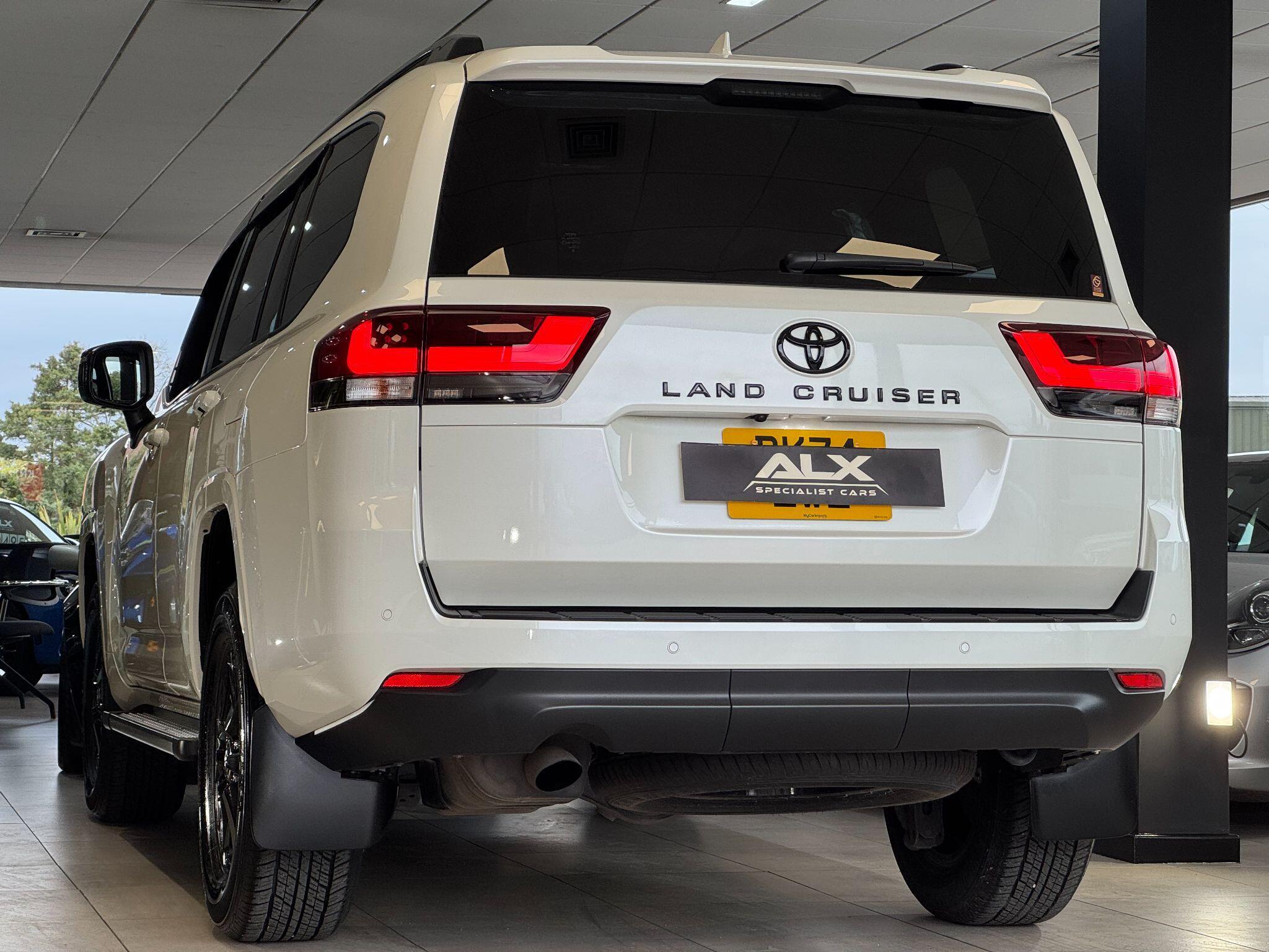 Toyota Land Cruiser - Image 18