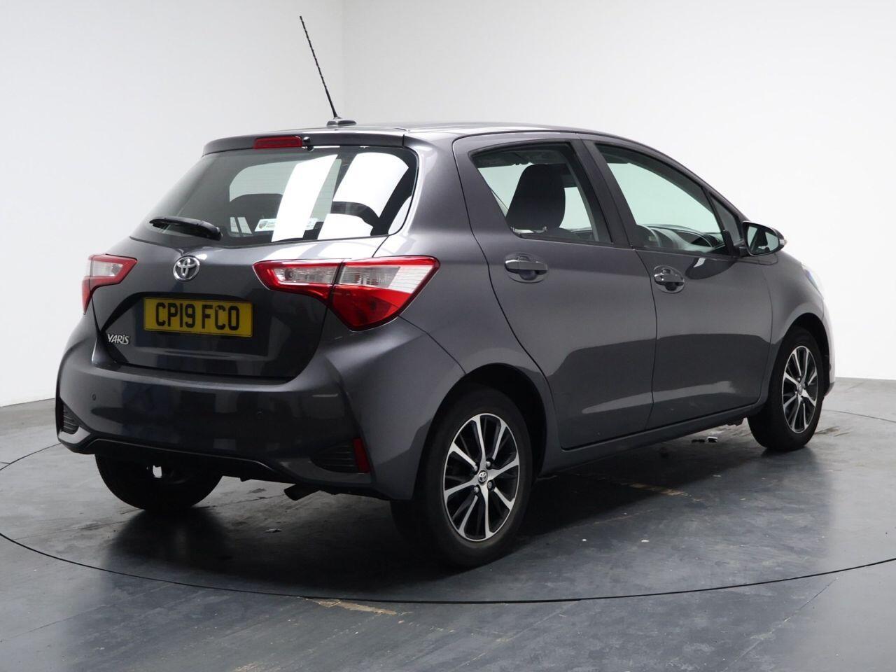 Toyota Yaris - Image 13