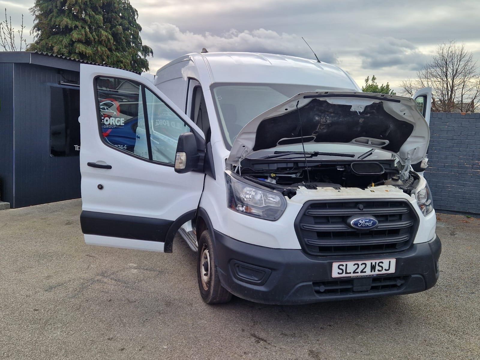 Ford Transit - Image 12