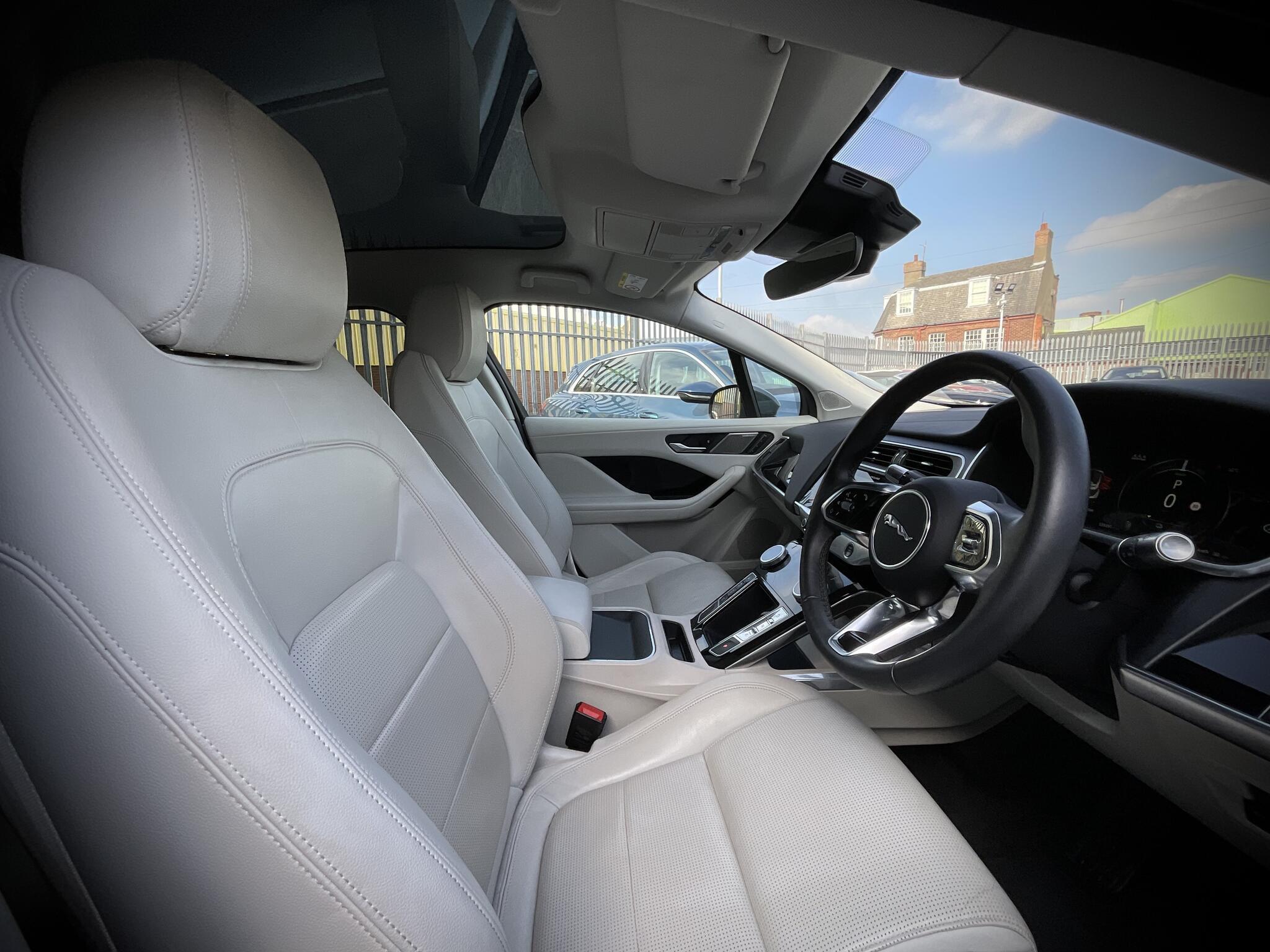 Jaguar I-Pace - Image 10