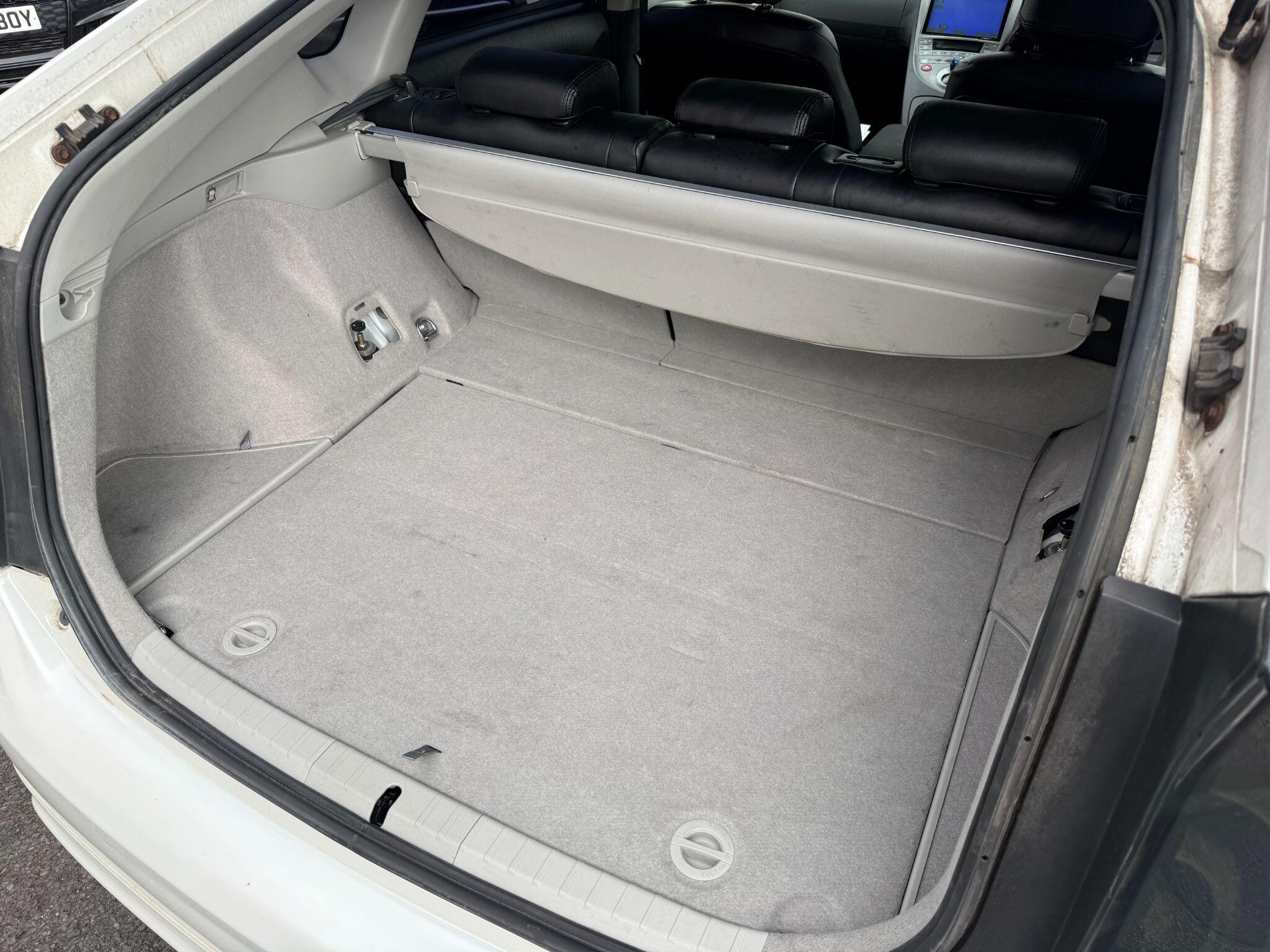 Toyota Prius - Image 52