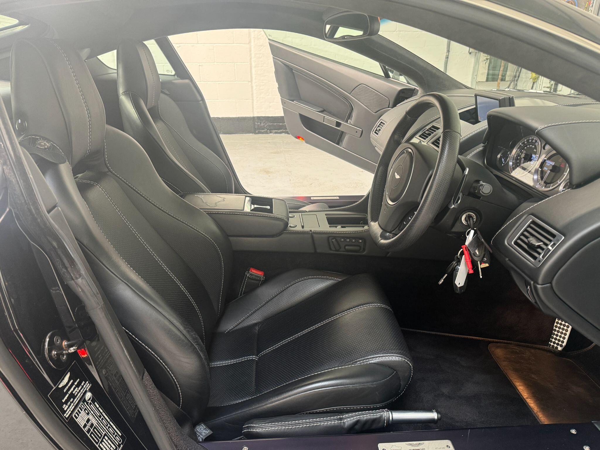 Aston Martin Vantage - Image 22