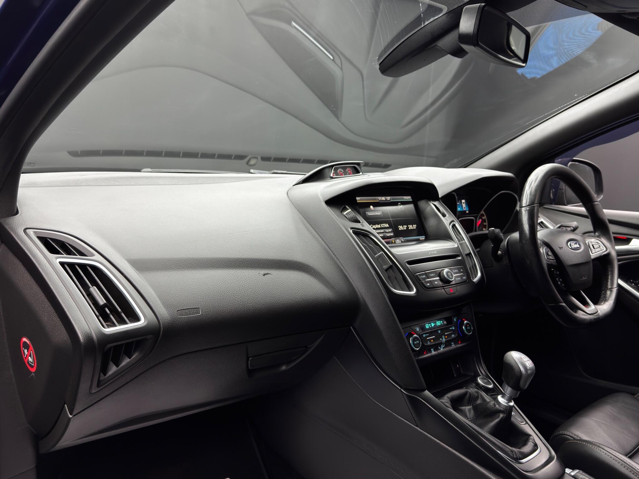 Ford Focus - Image 11