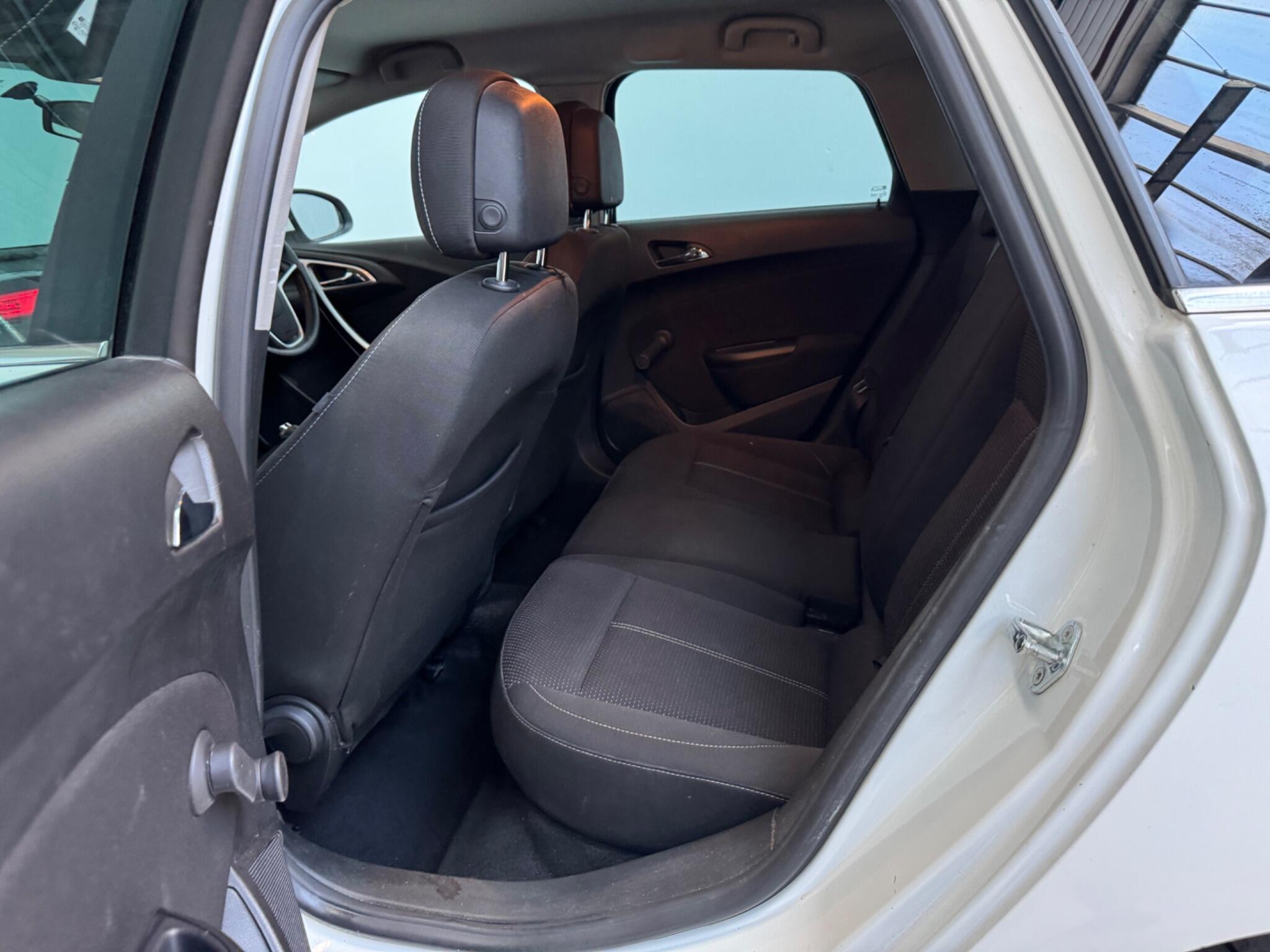Vauxhall Astra - Image 11