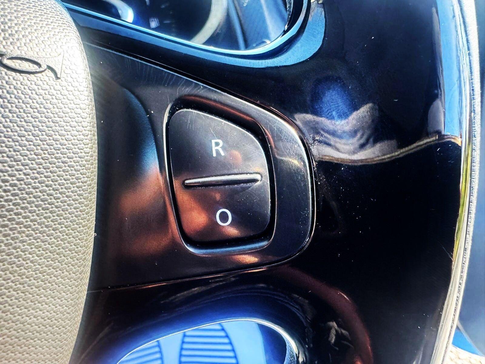 Renault Clio - Image 30