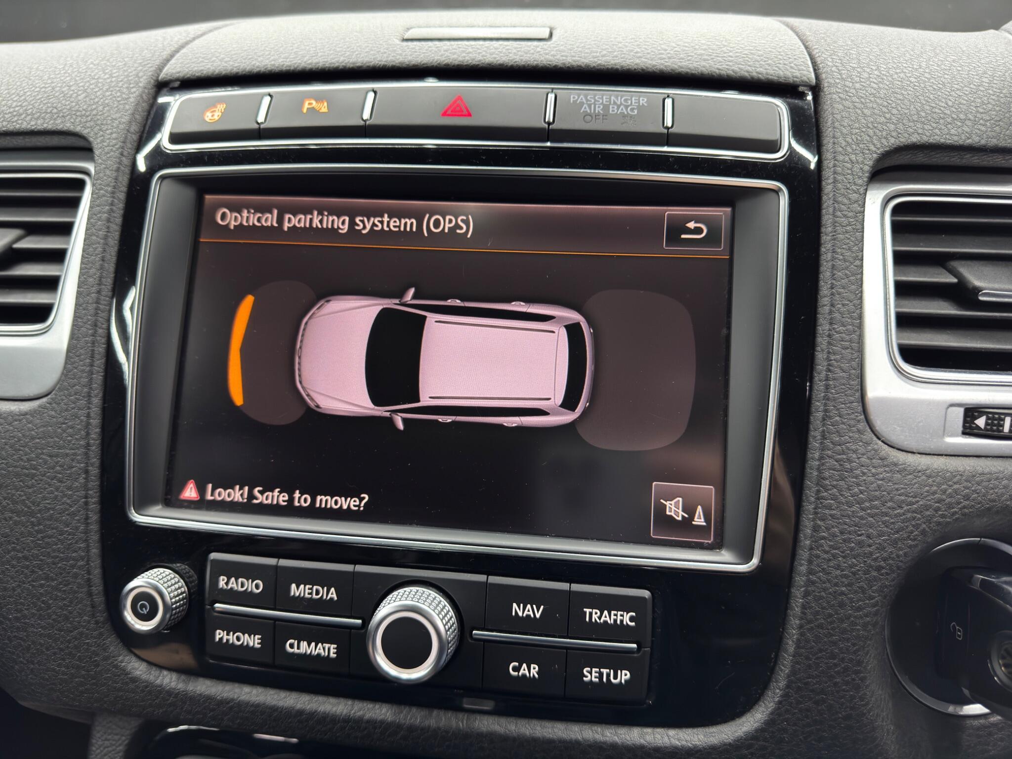 Volkswagen Touareg - Image 30