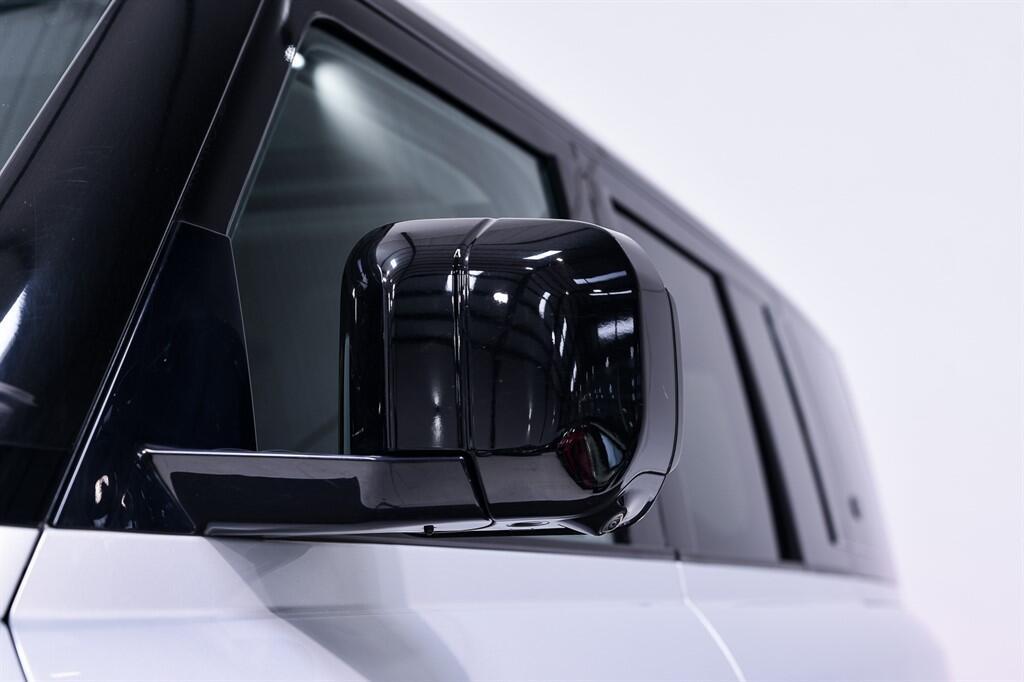 Land Rover Defender 110 - Image 9