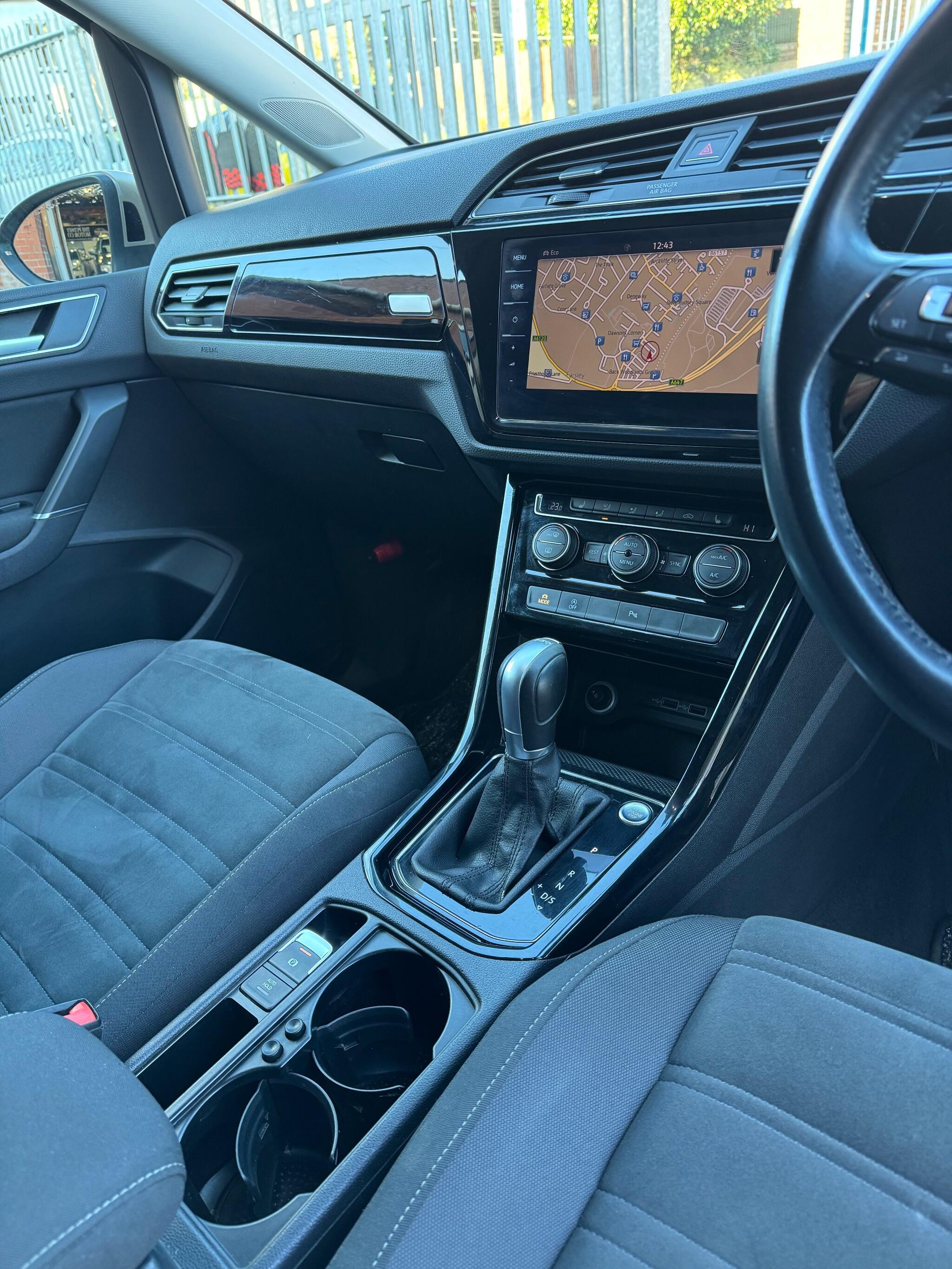 Volkswagen Touran - Image 32