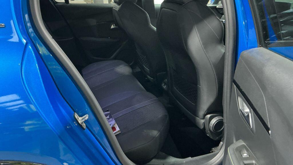 Peugeot 208 - Image 9