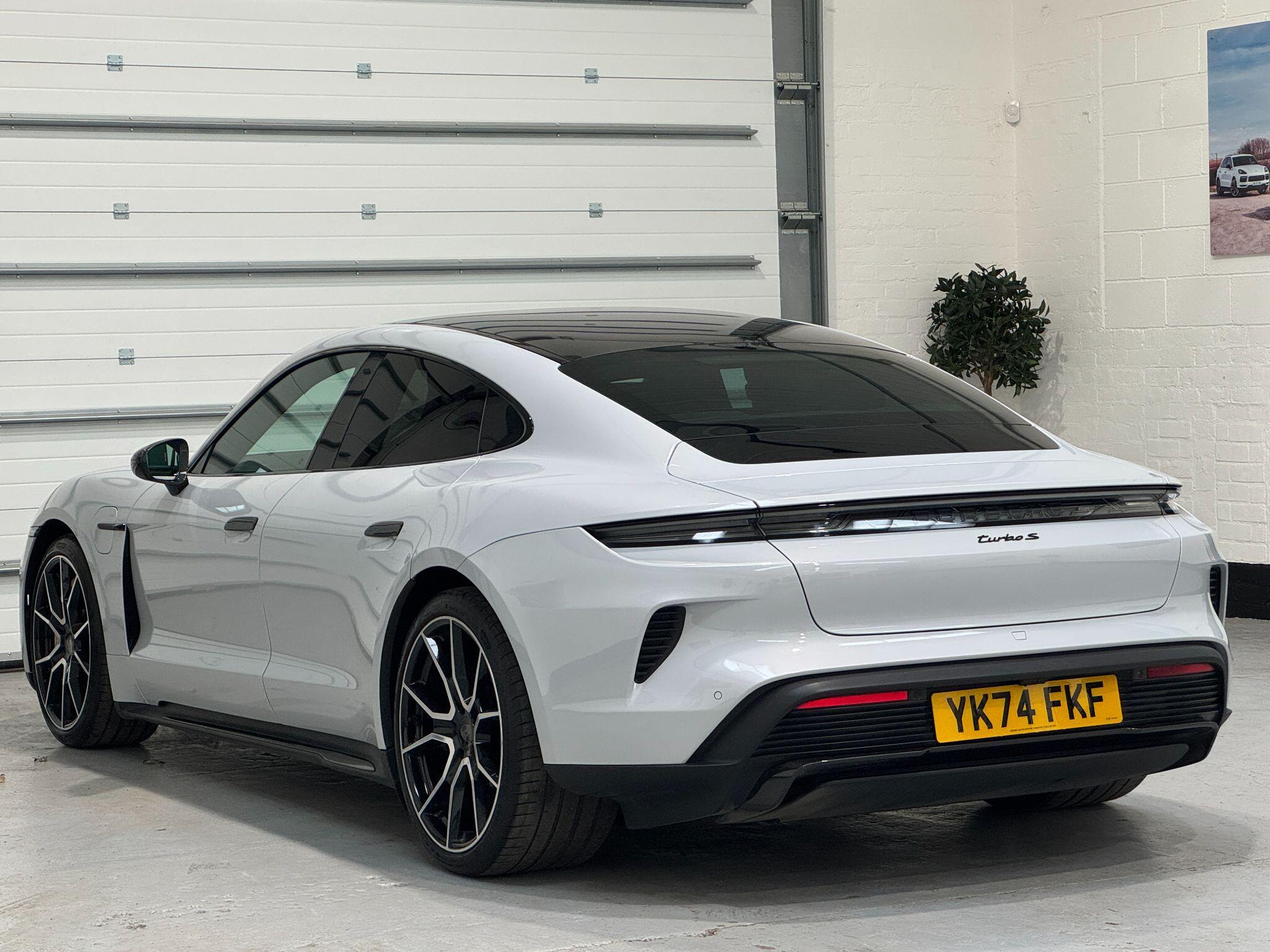 Porsche Taycan - Image 18