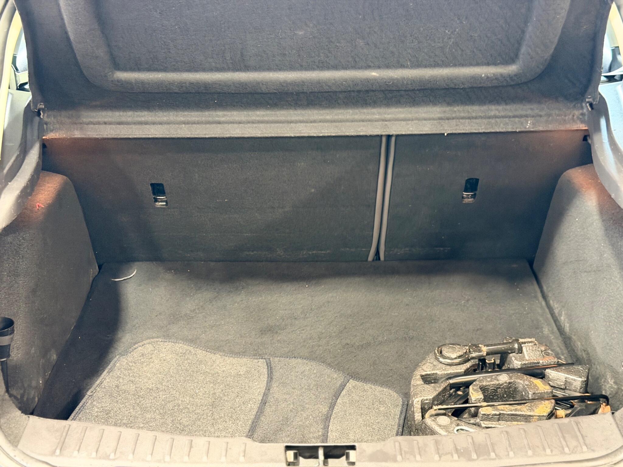 Ford Focus - Image 37