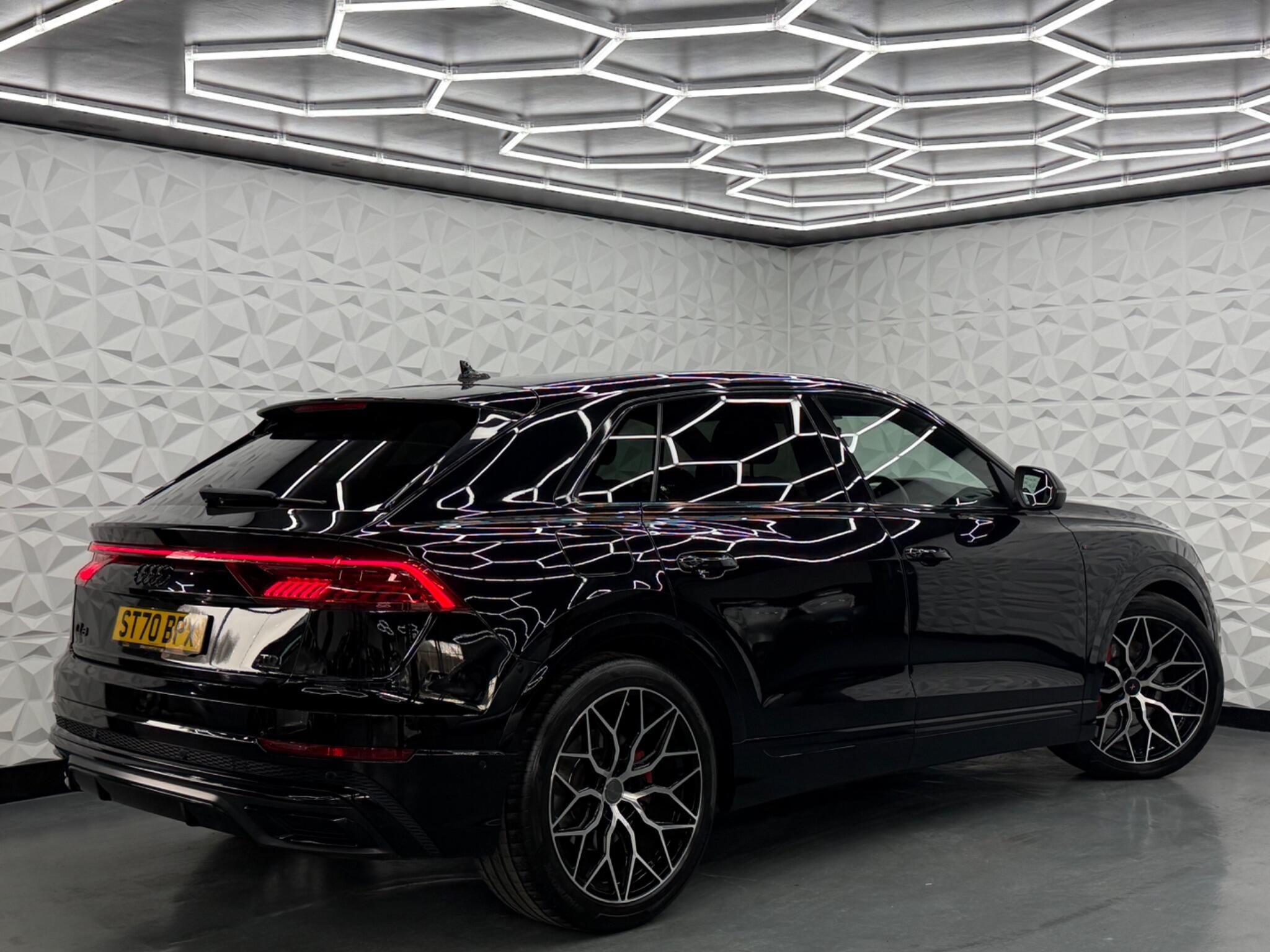 Audi Q8 - Image 3