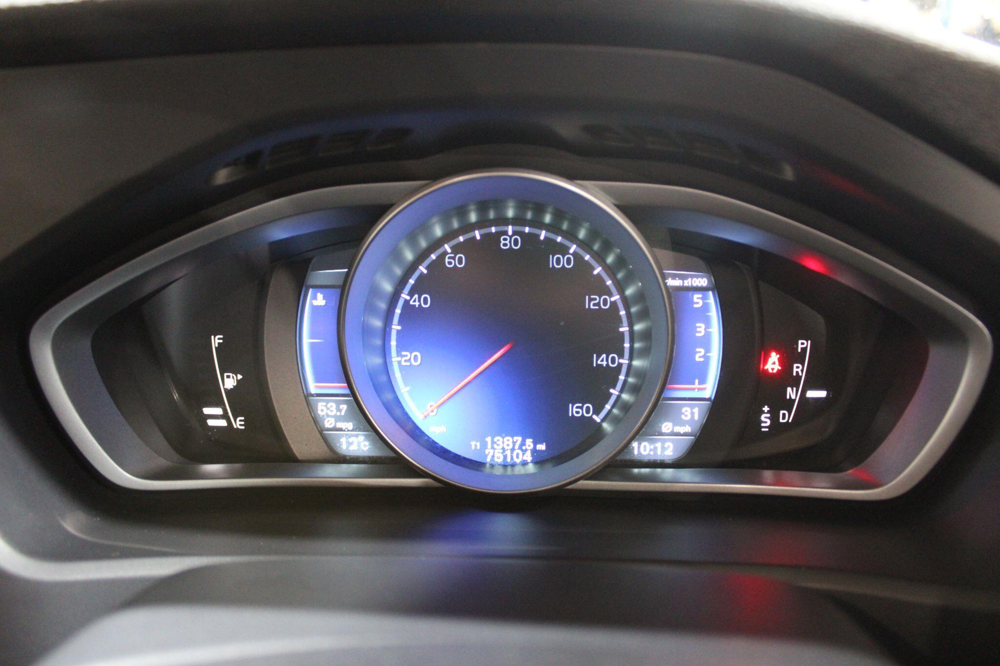 Volvo V40 - Image 11