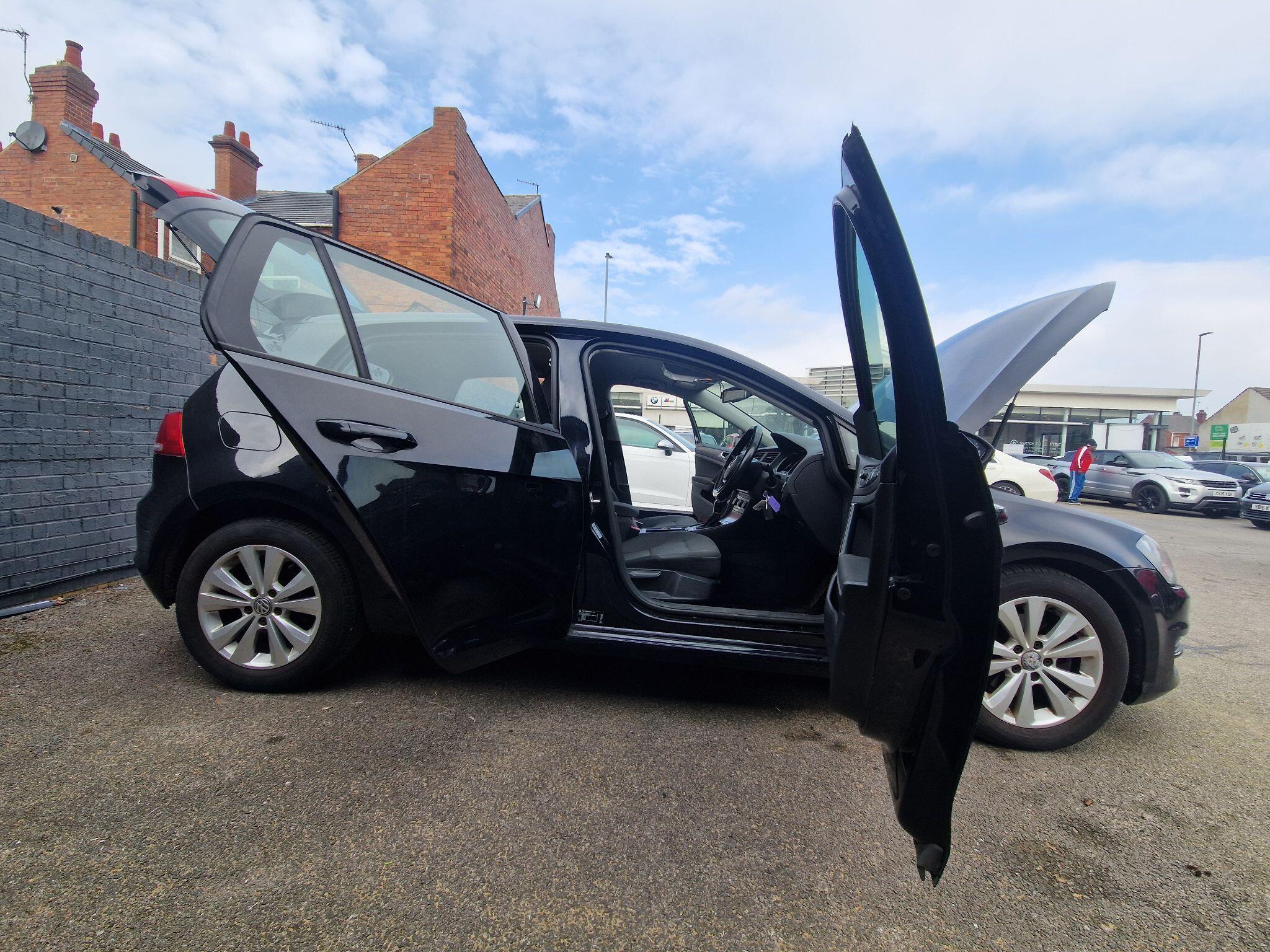 Volkswagen Golf - Image 27