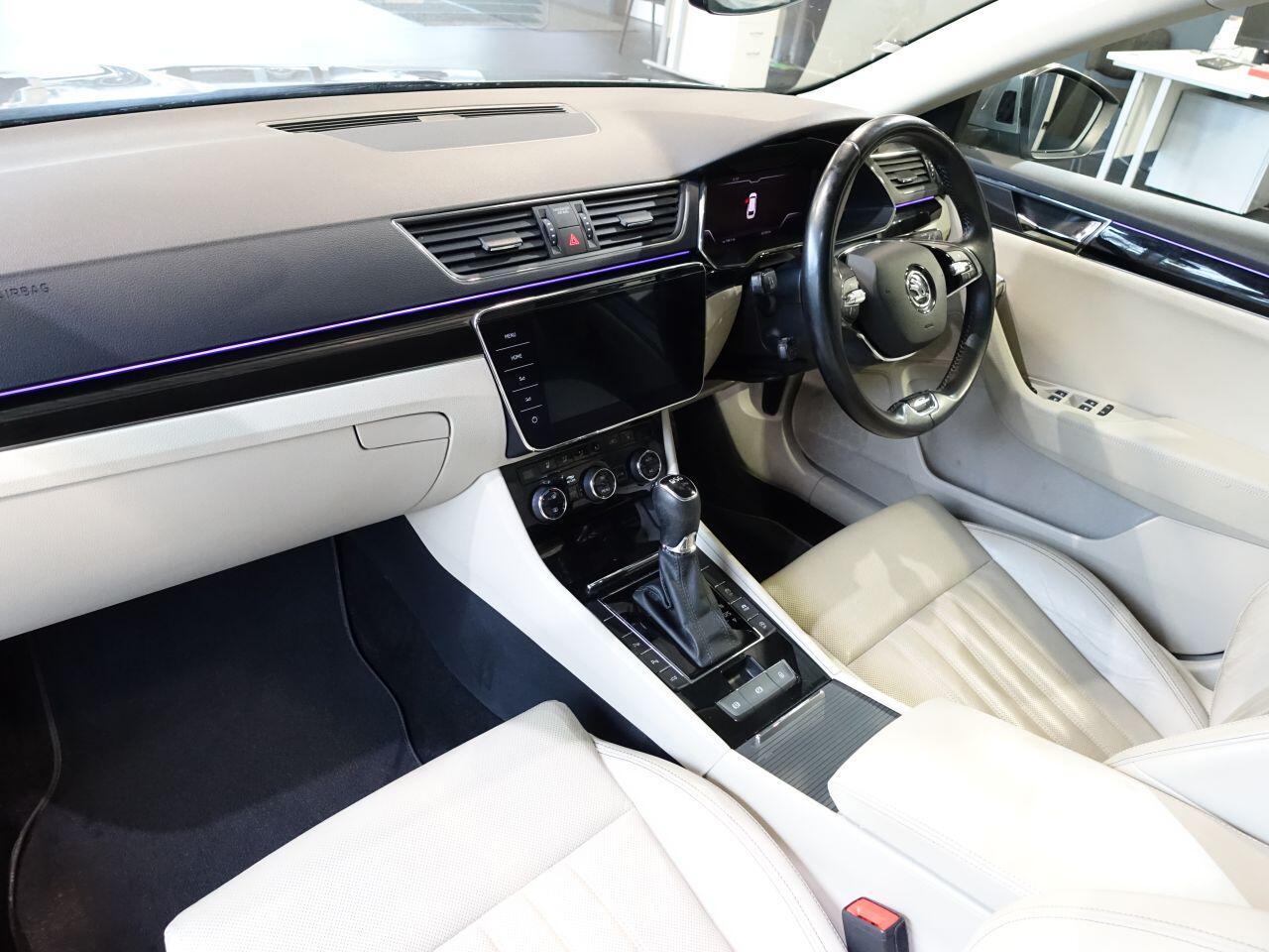 Skoda Superb - Image 14