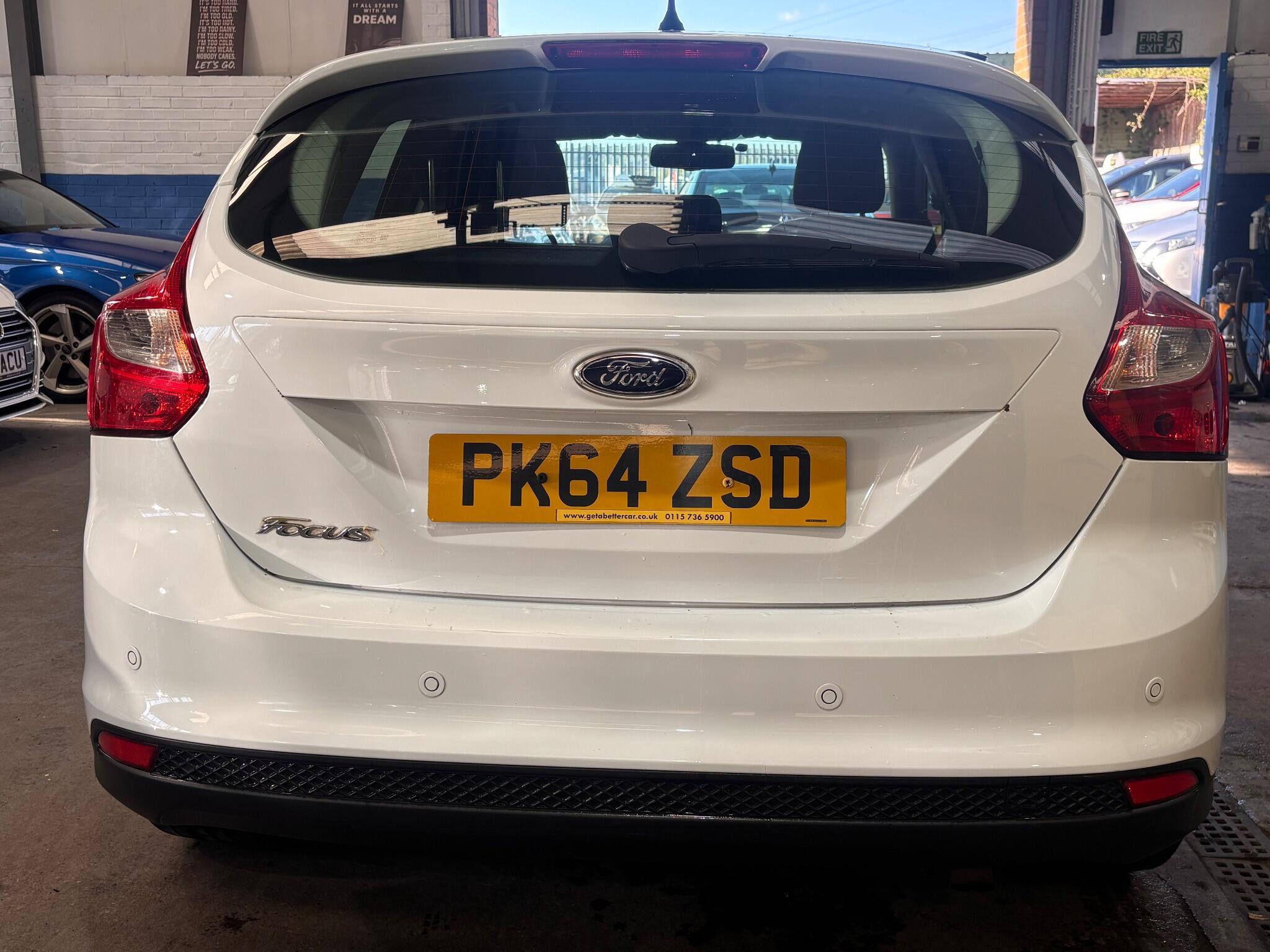 Ford Focus - Image 18