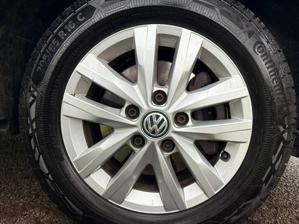 Volkswagen Transporter - Image 11