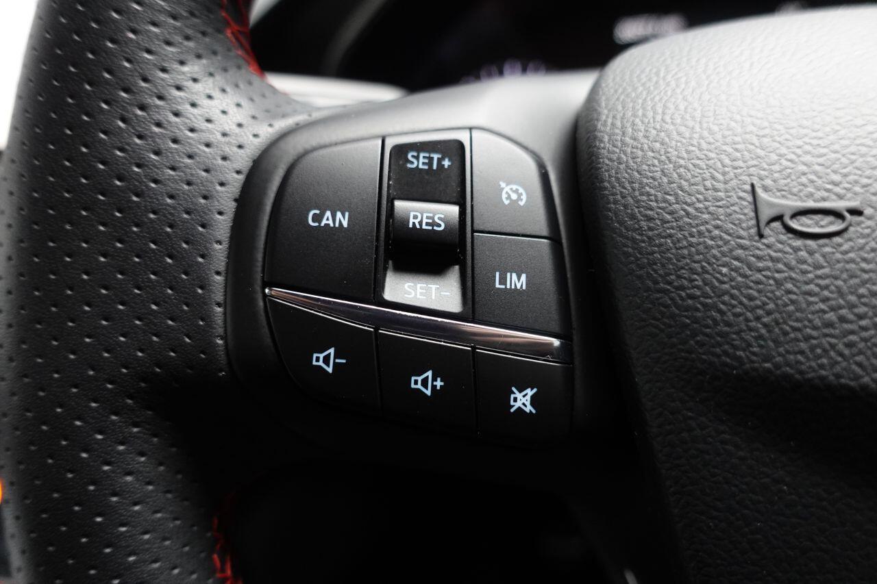 Ford Focus - Image 32