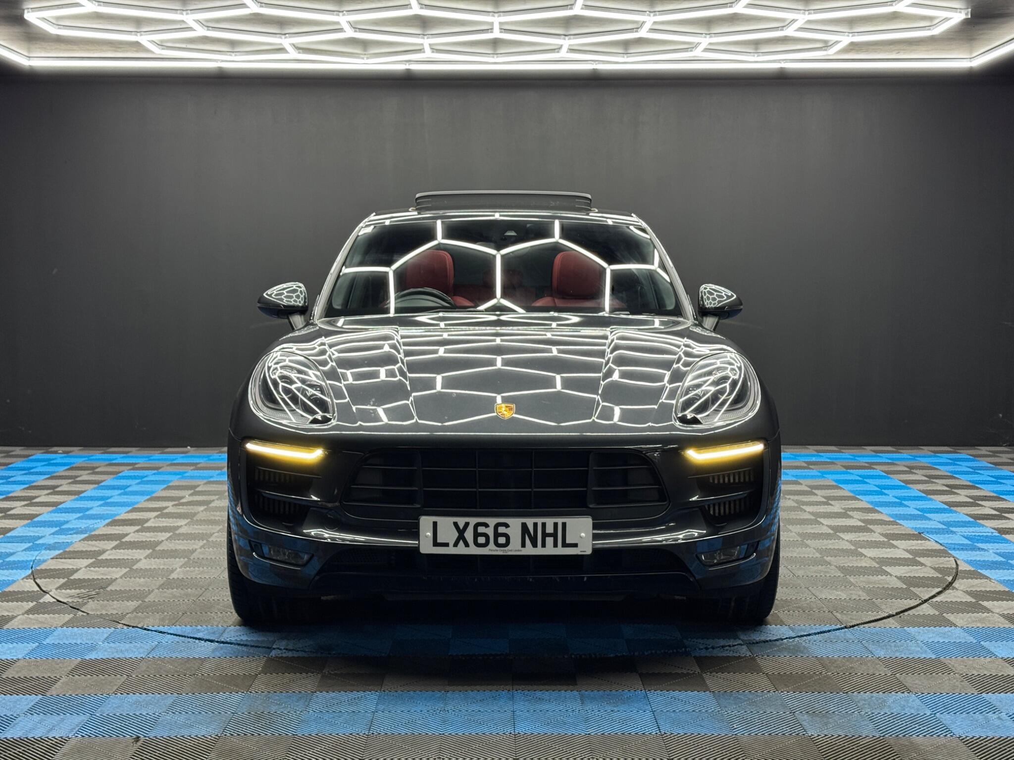 Porsche Macan - Image 2