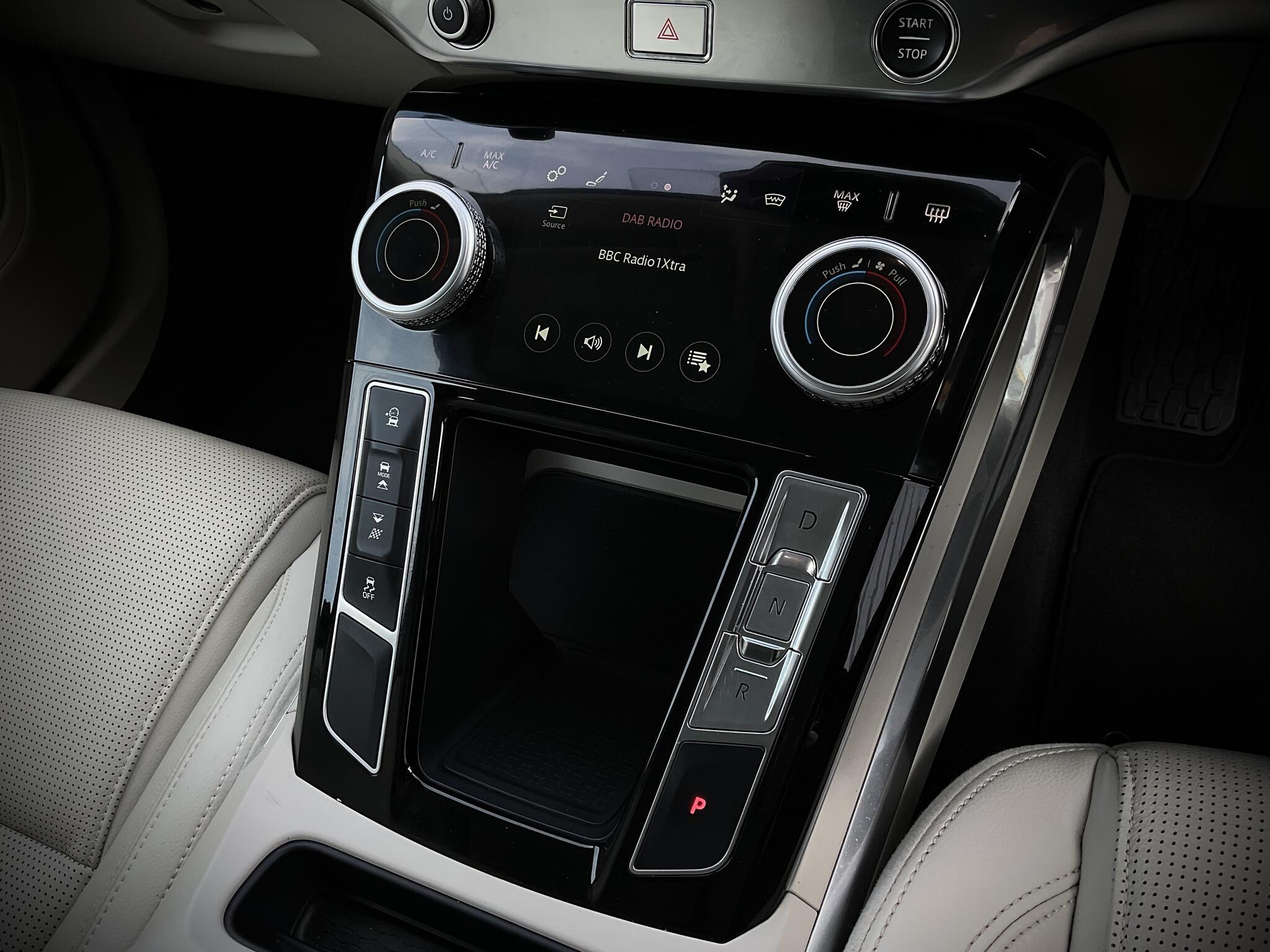 Jaguar I-Pace - Image 13