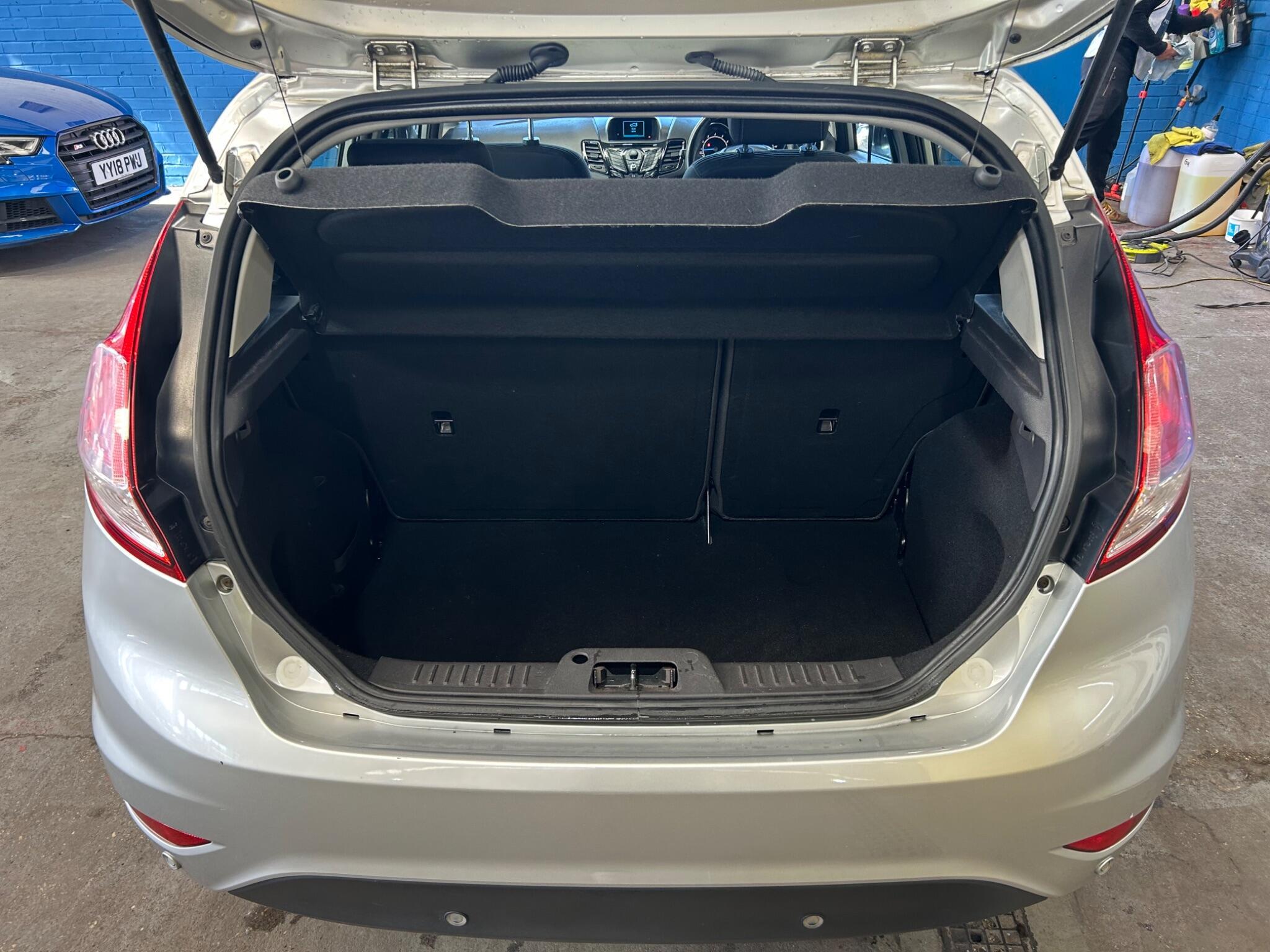Ford Fiesta - Image 25