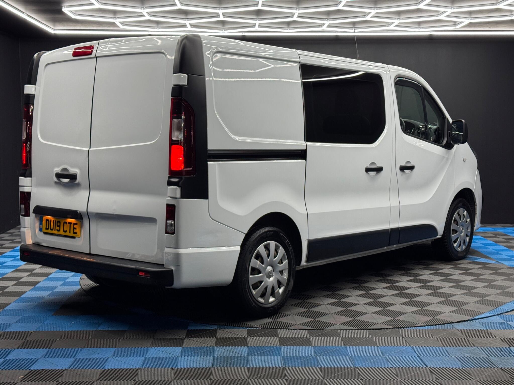 Vauxhall Vivaro - Image 5