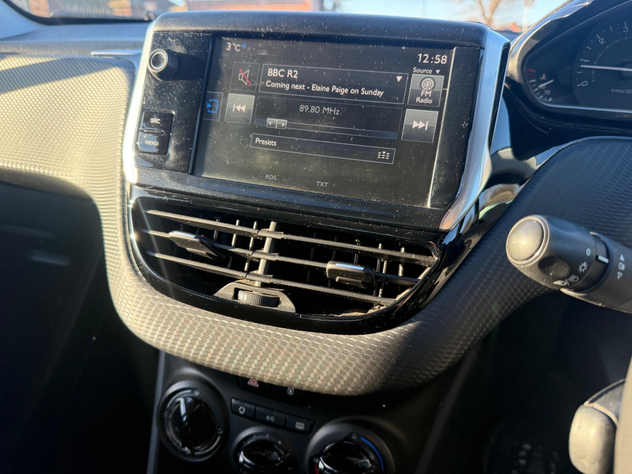 Peugeot 208 - Image 16