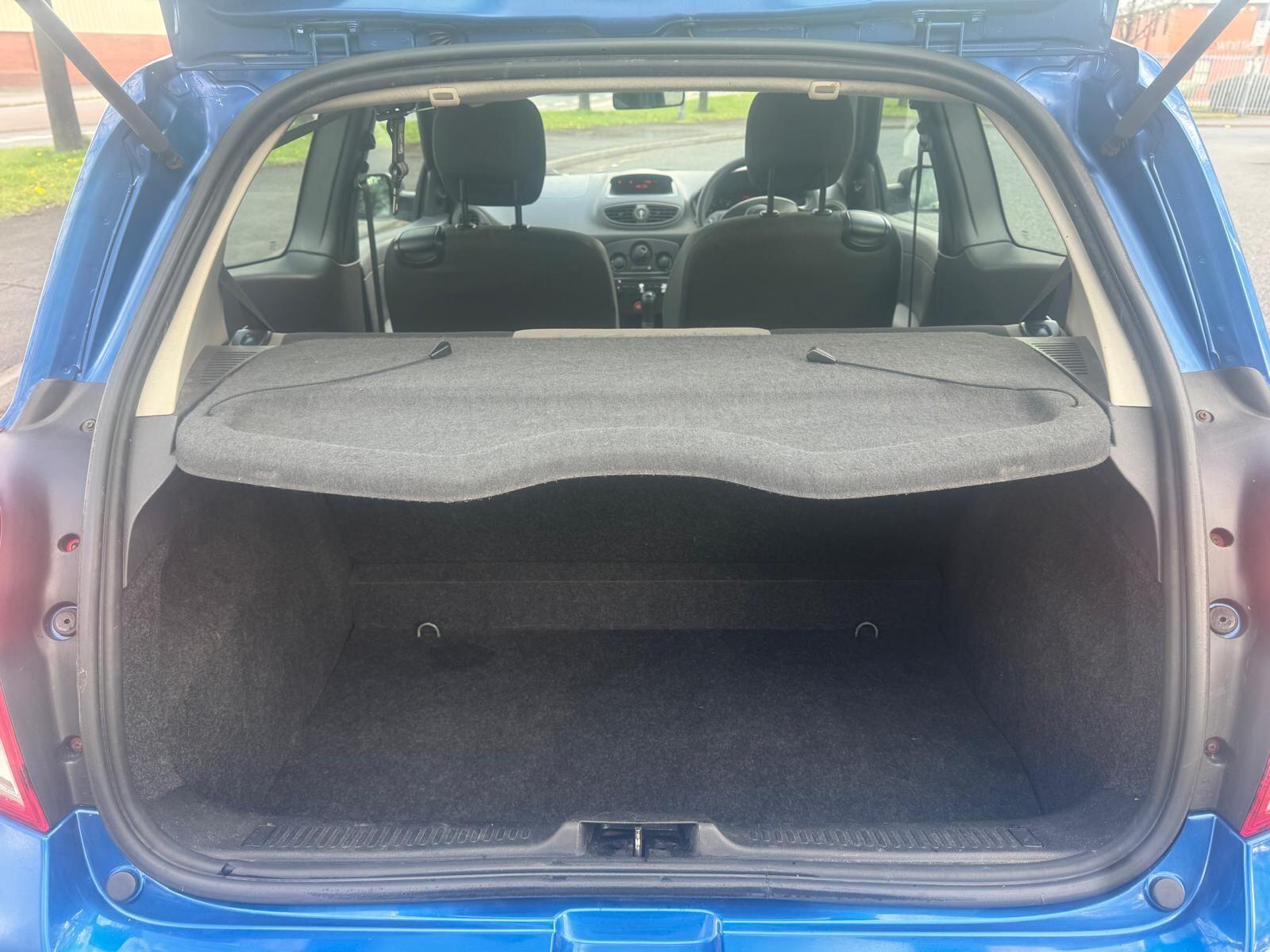 Renault Clio - Image 31