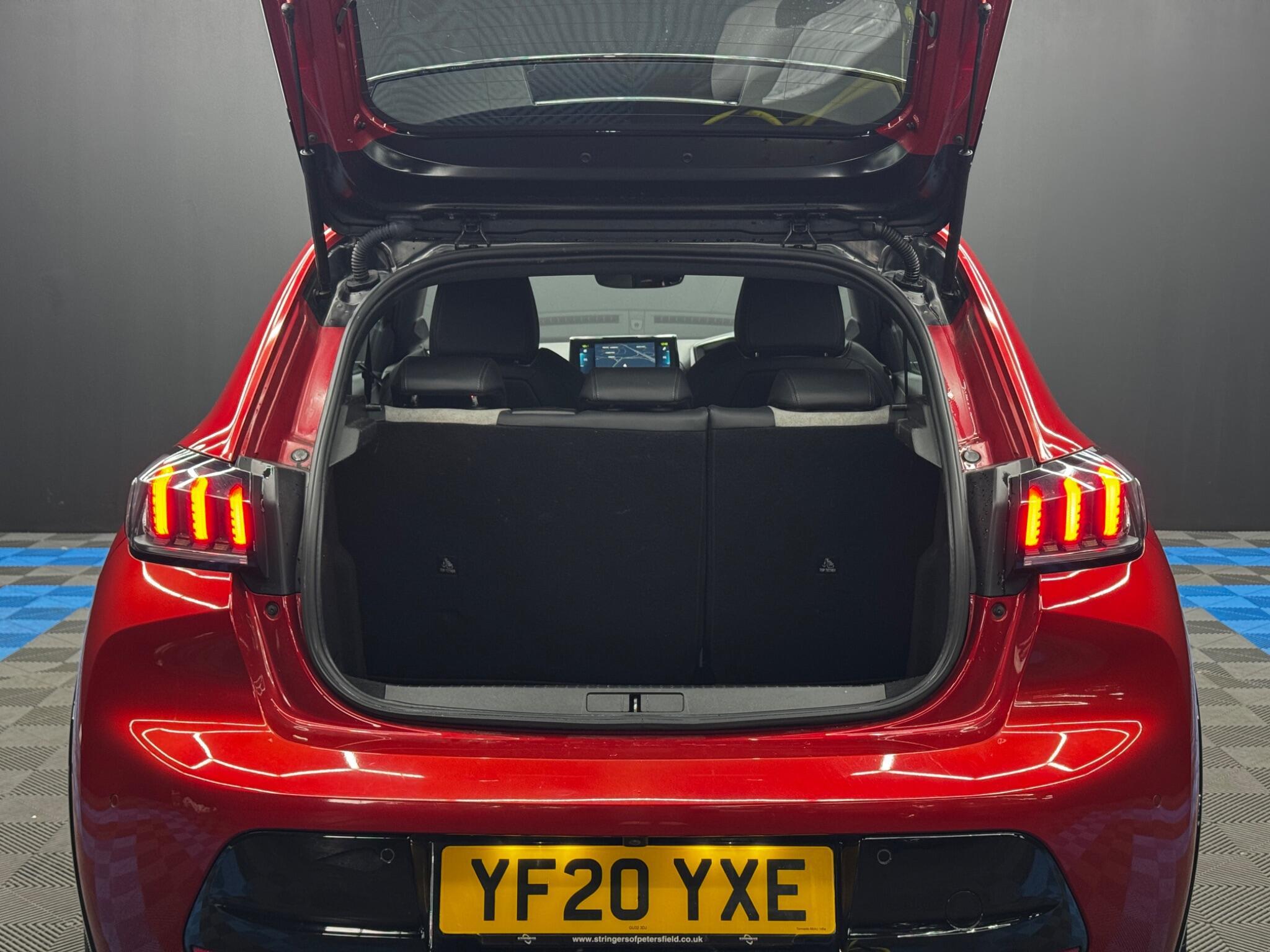 Peugeot E-208 - Image 37