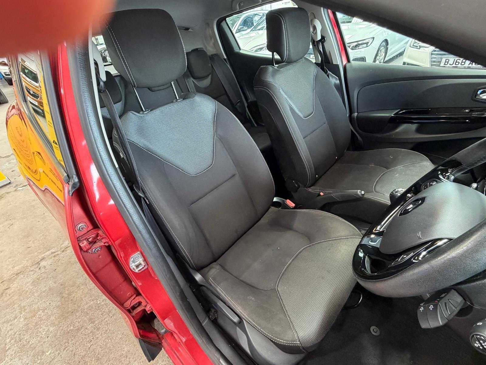 Renault Clio - Image 17