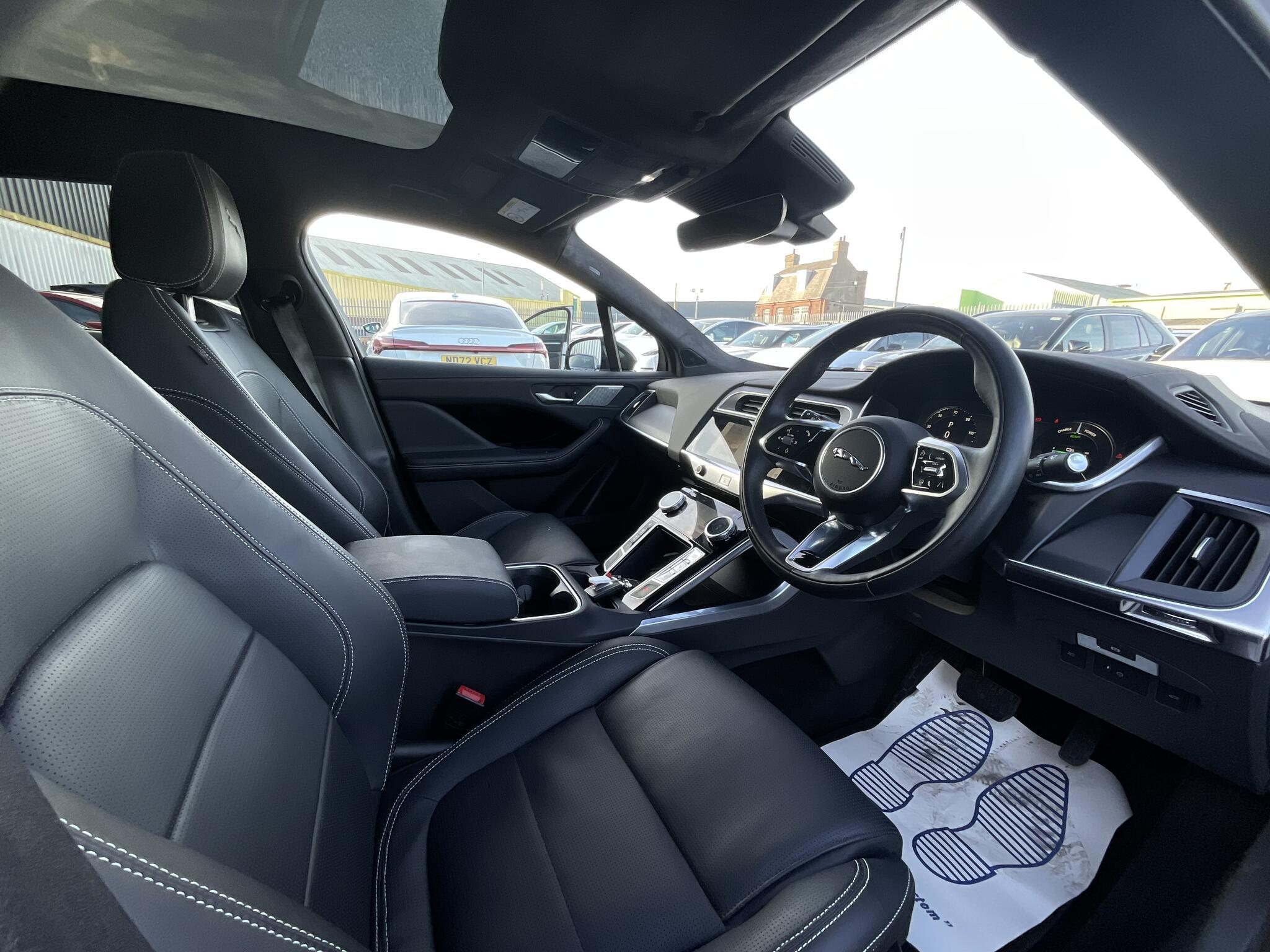 Jaguar I-Pace - Image 13