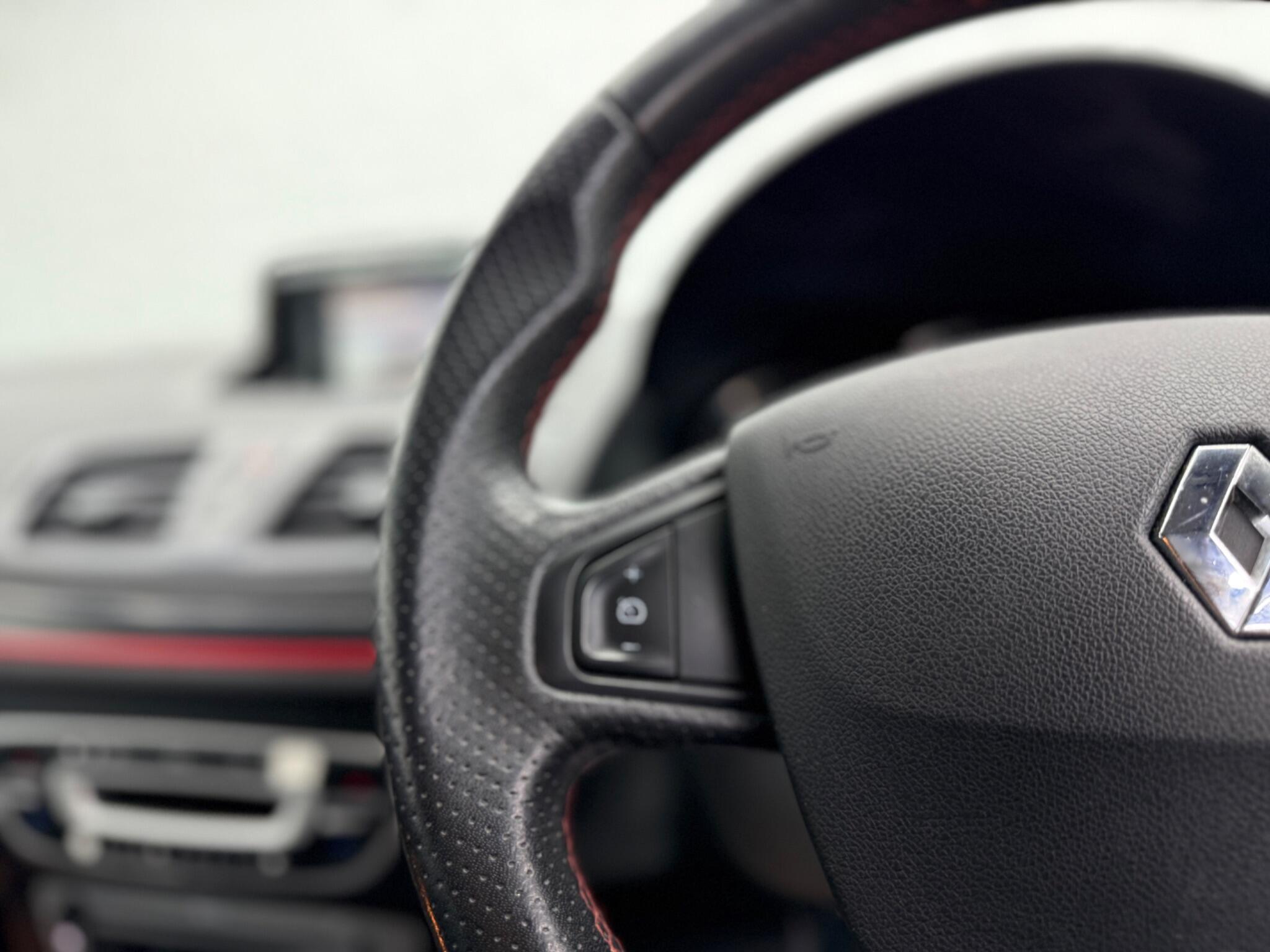 Renault Megane - Image 27