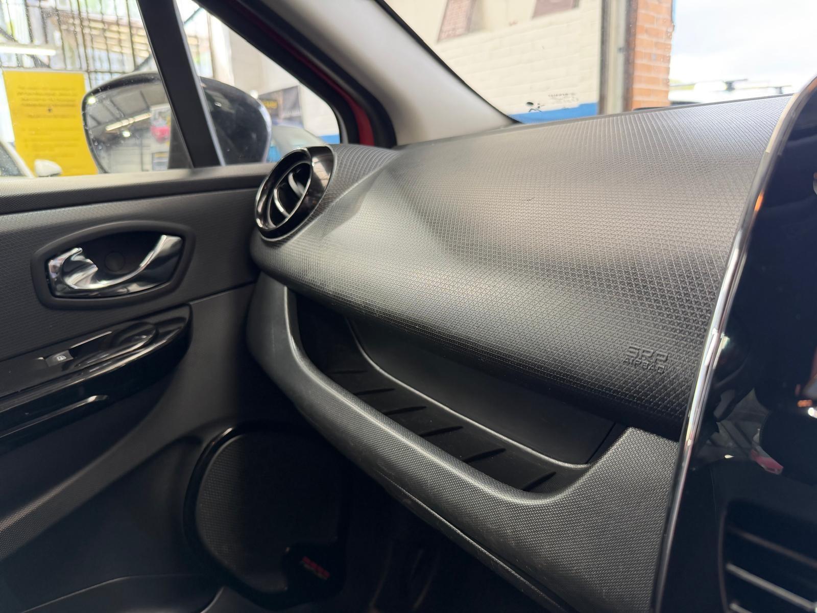 Renault Clio - Image 16