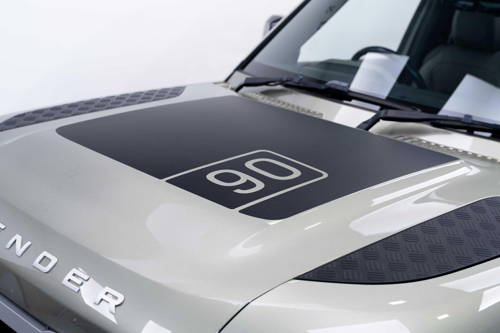 Land Rover Defender 90 - Image 19