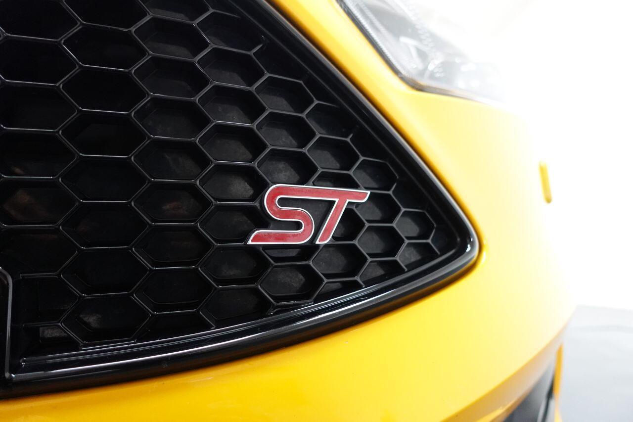 Ford Focus - Image 15