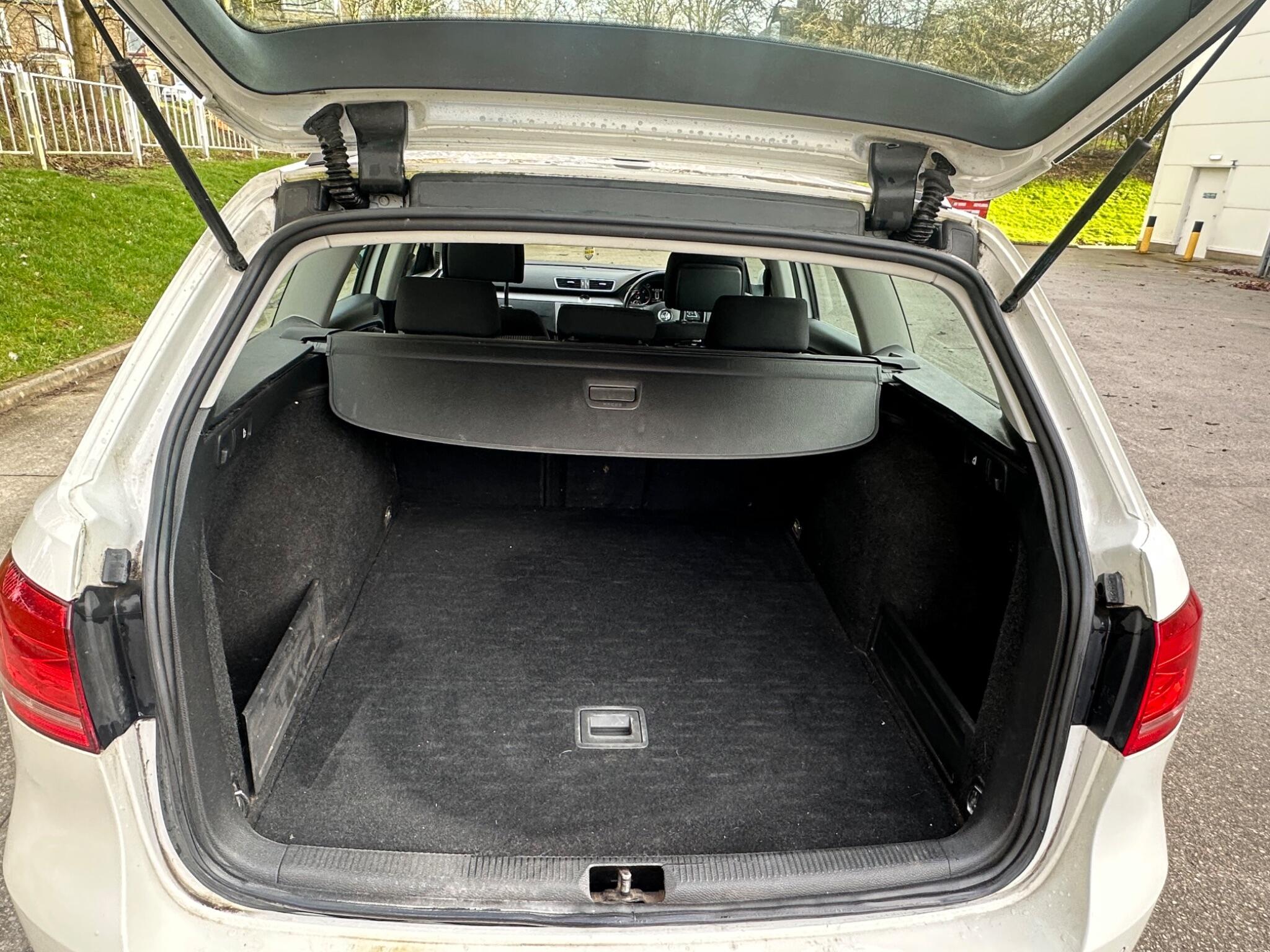 Volkswagen Passat - Image 40