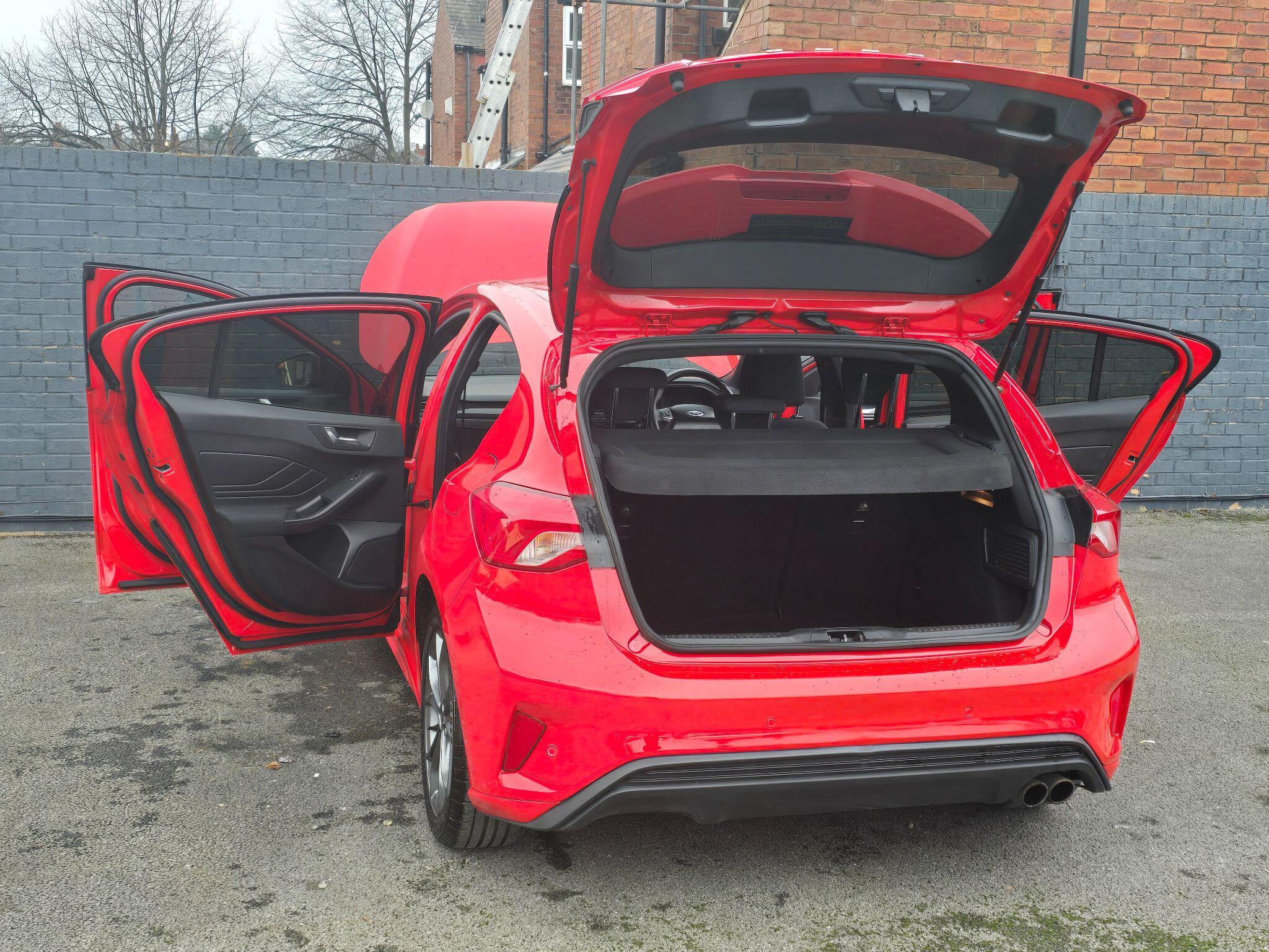 Ford Focus - Image 19