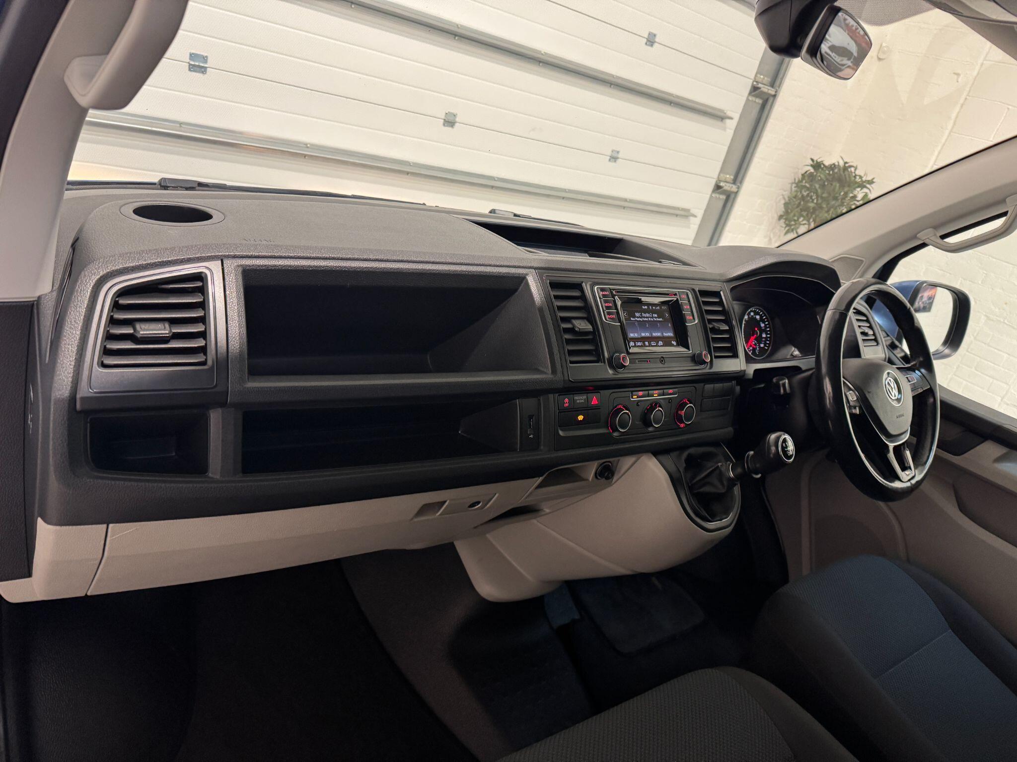 Volkswagen Transporter - Image 74