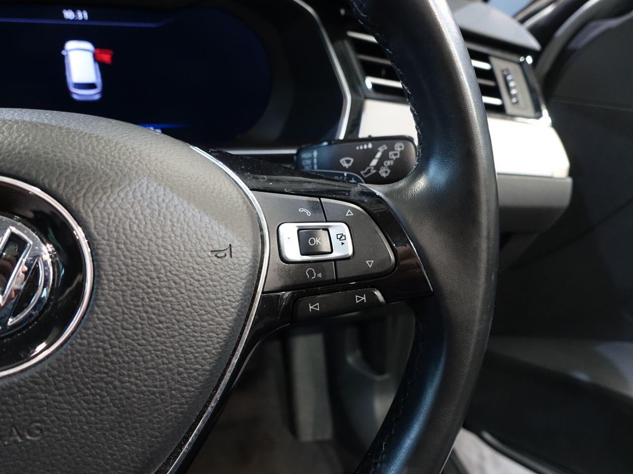 Volkswagen Passat - Image 22