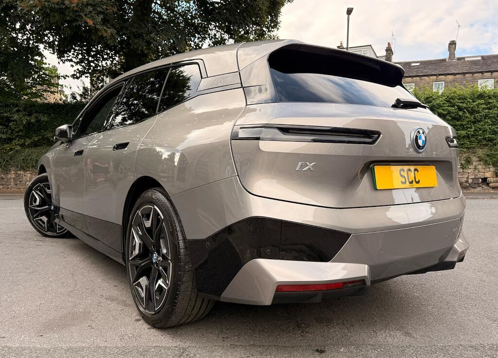 BMW IX - Image 10