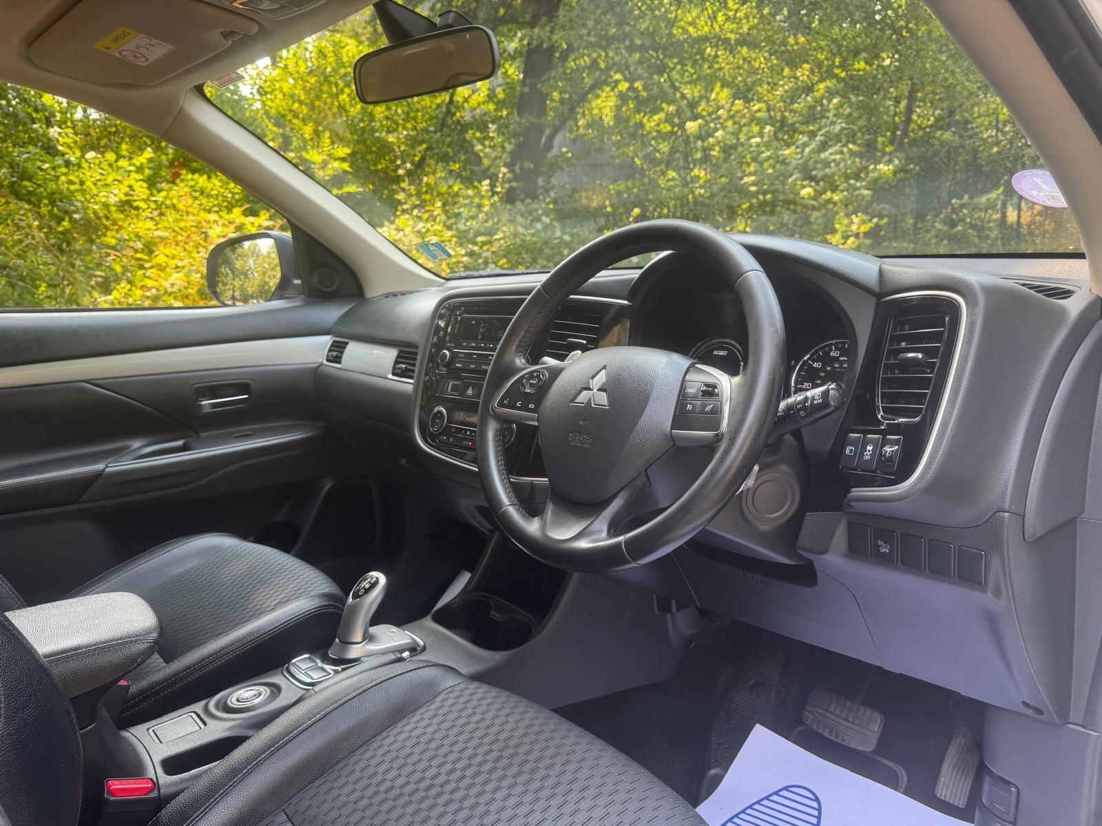 Mitsubishi Outlander - Image 14