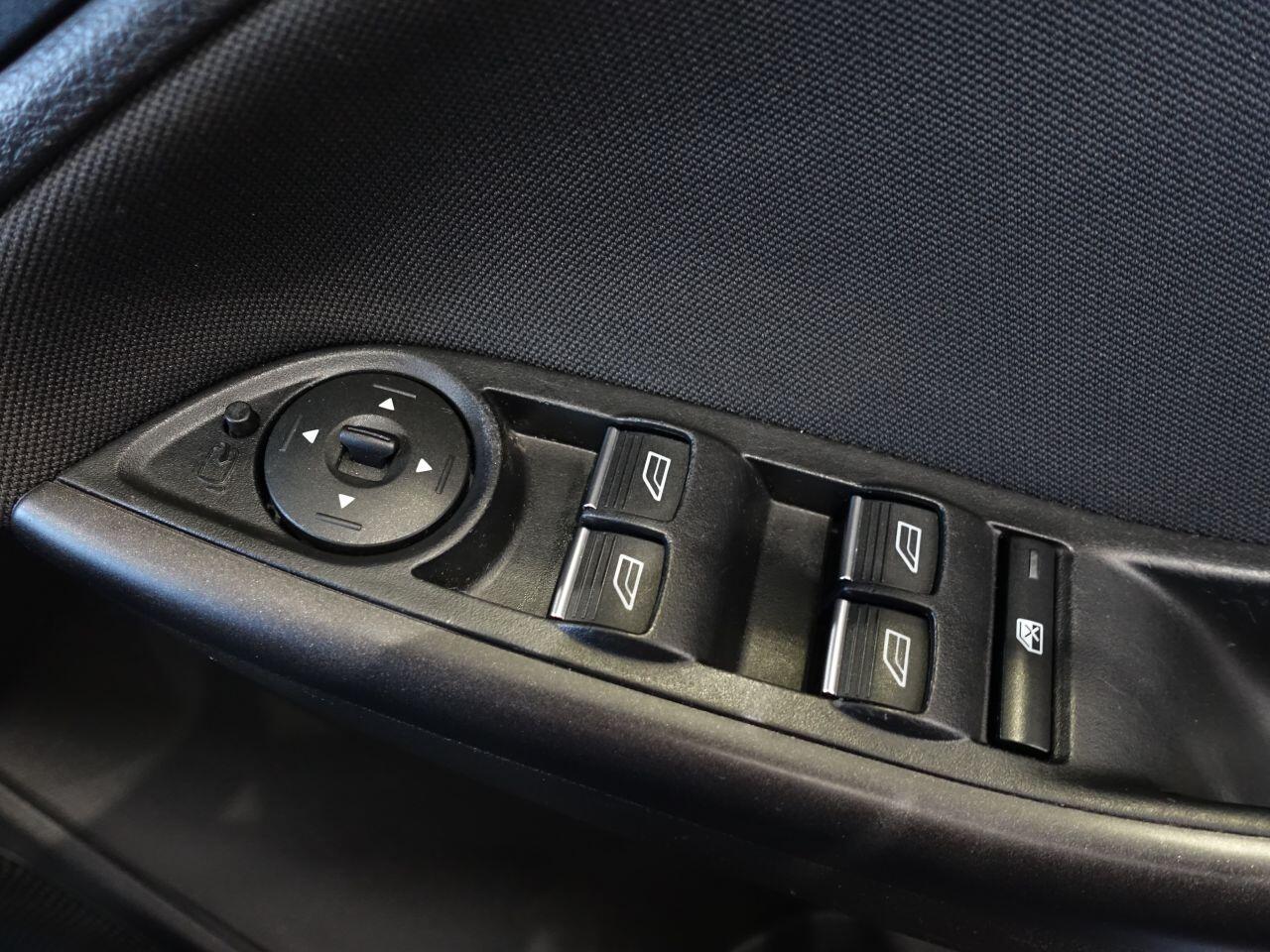 Ford Focus - Image 26