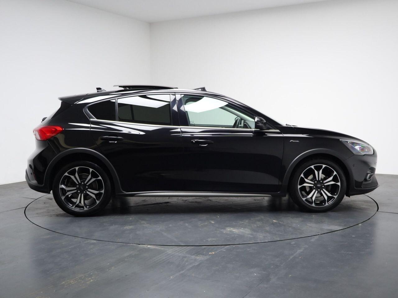 Ford Focus - Image 14