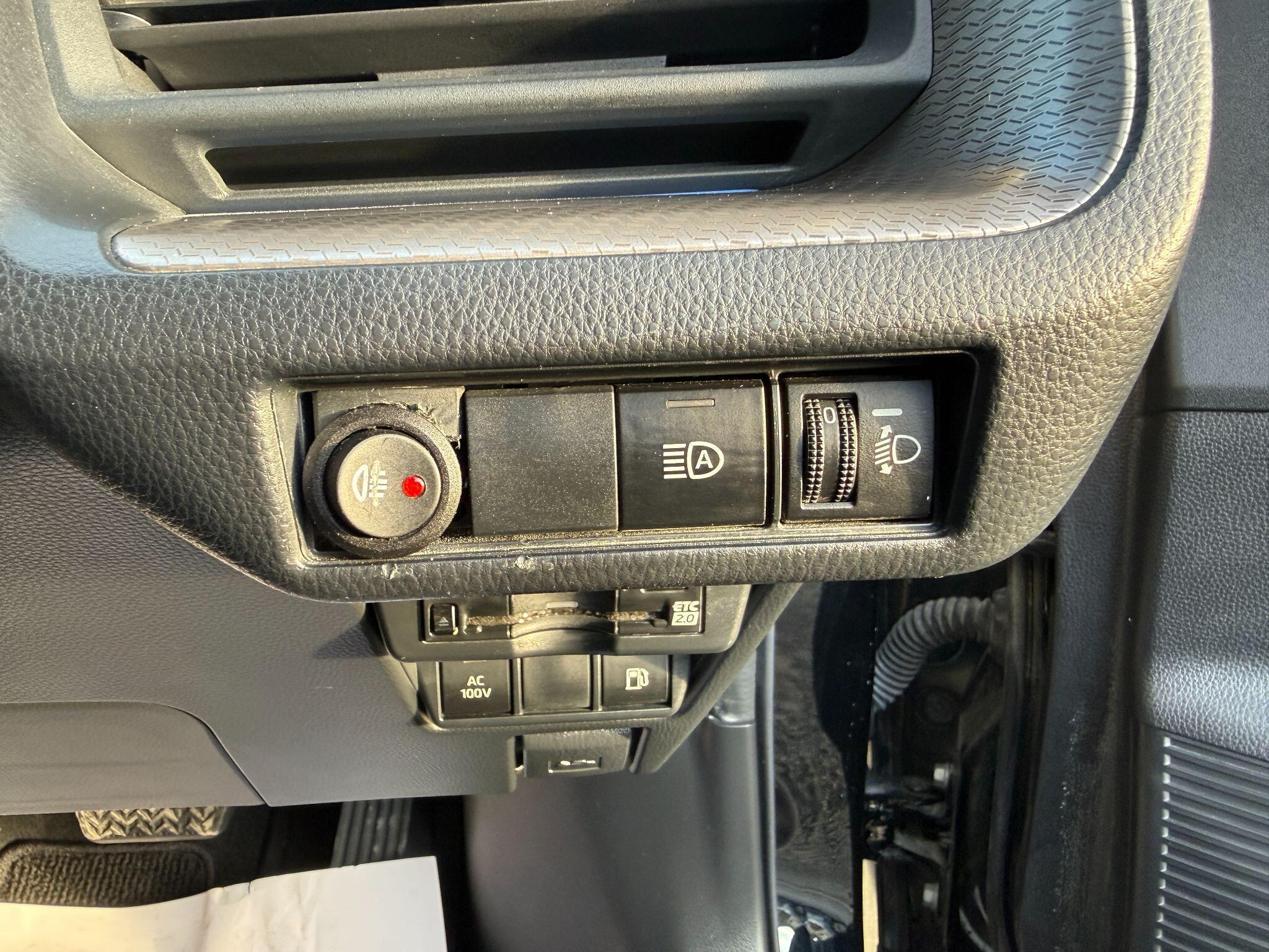 Toyota Prius - Image 62