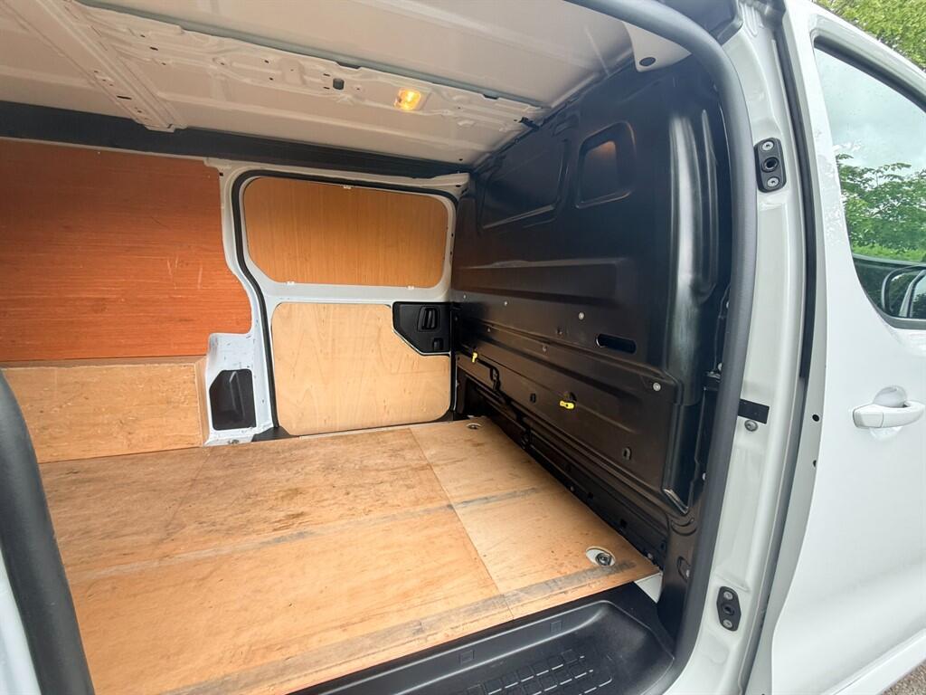 Vauxhall Vivaro - Image 5