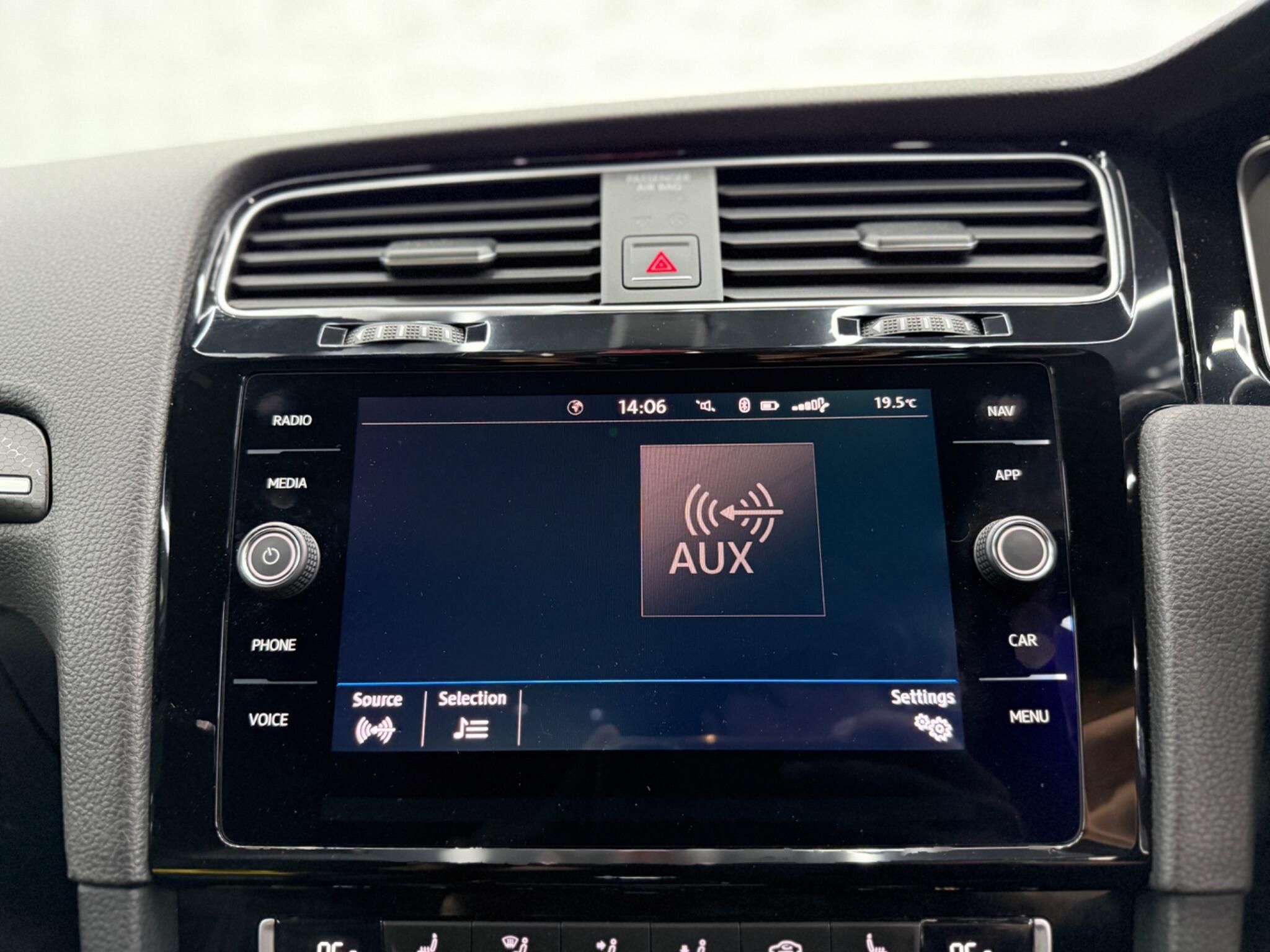 Volkswagen Golf - Image 39