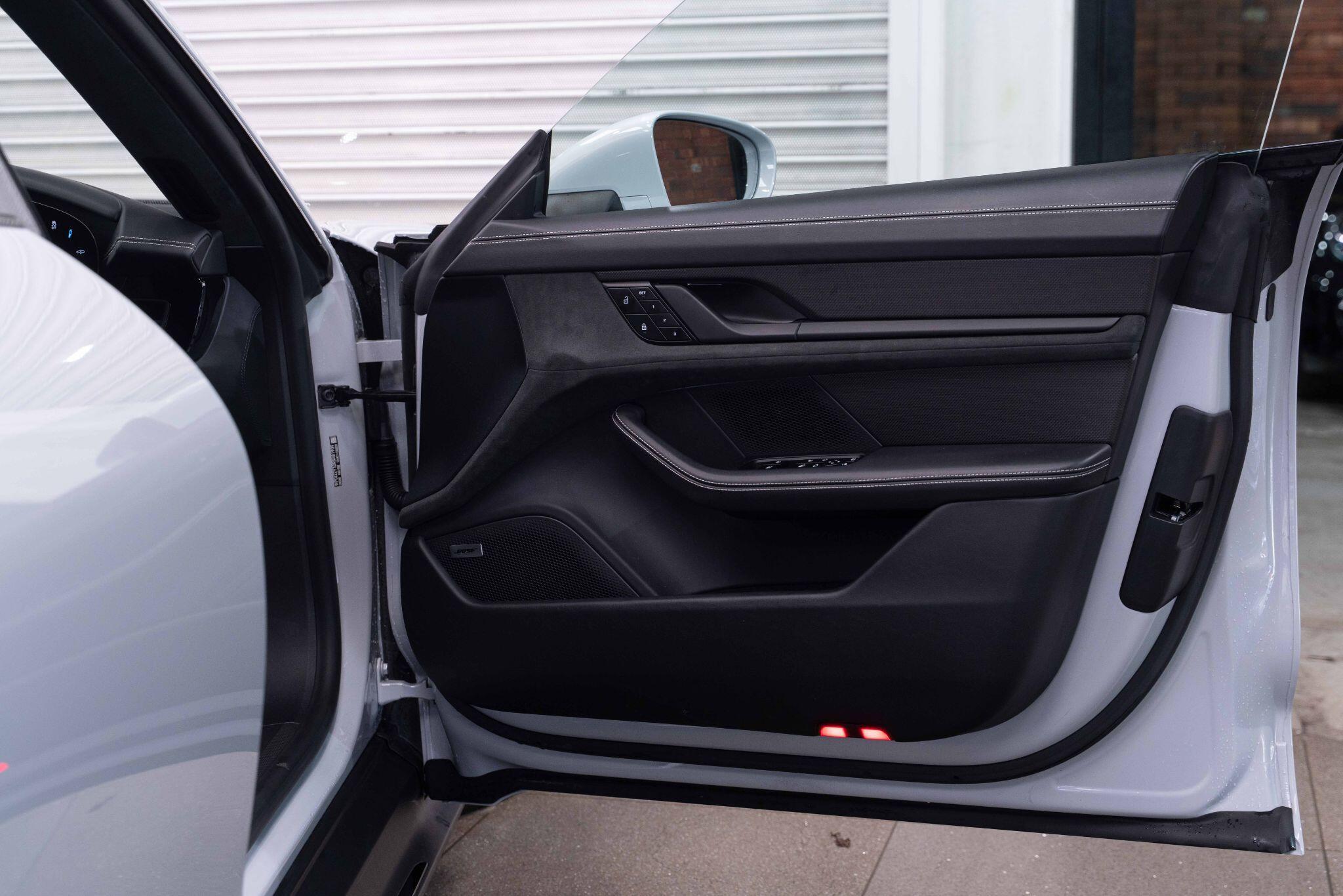 Porsche Taycan - Image 16