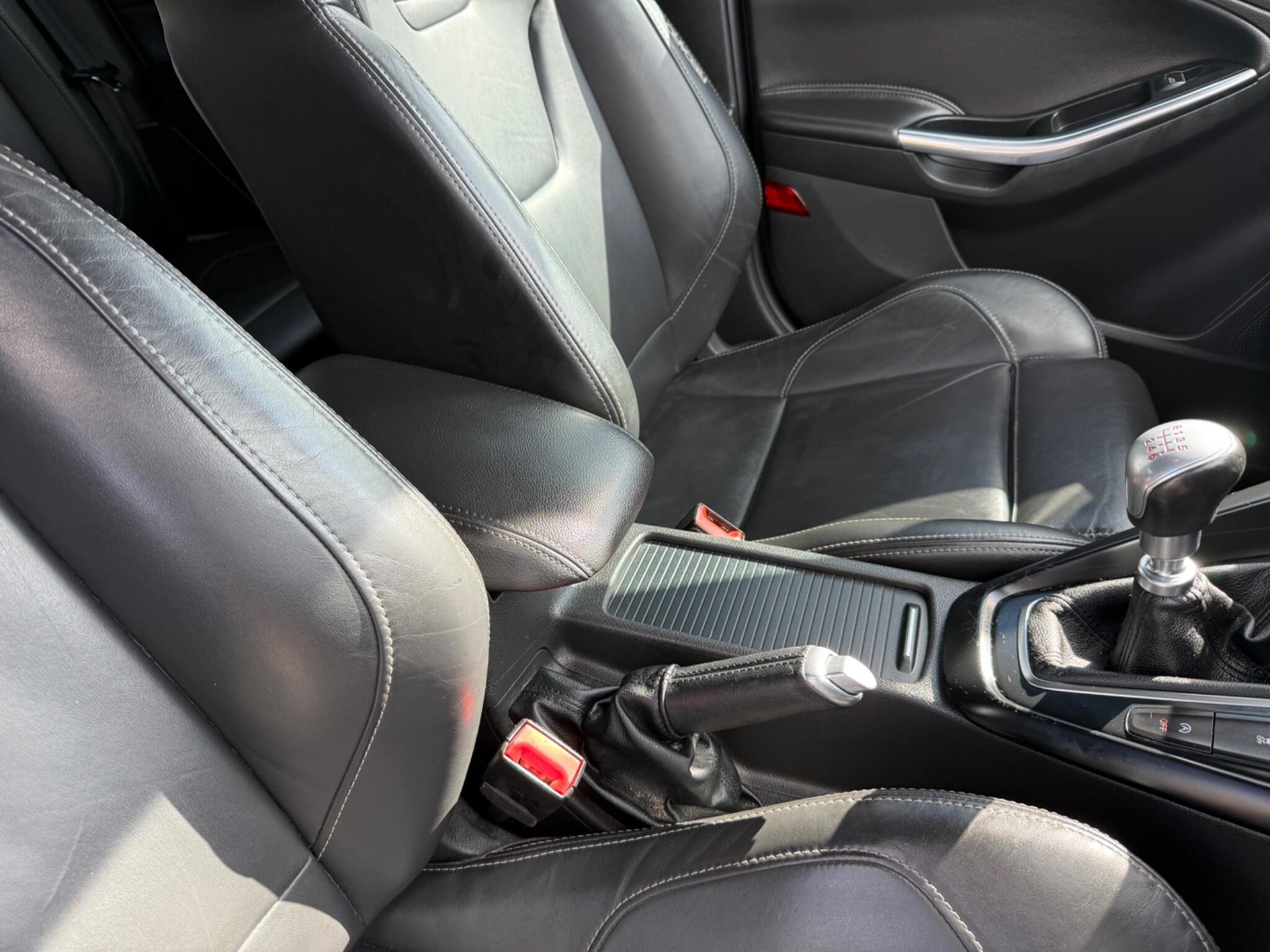 Ford Focus - Image 19