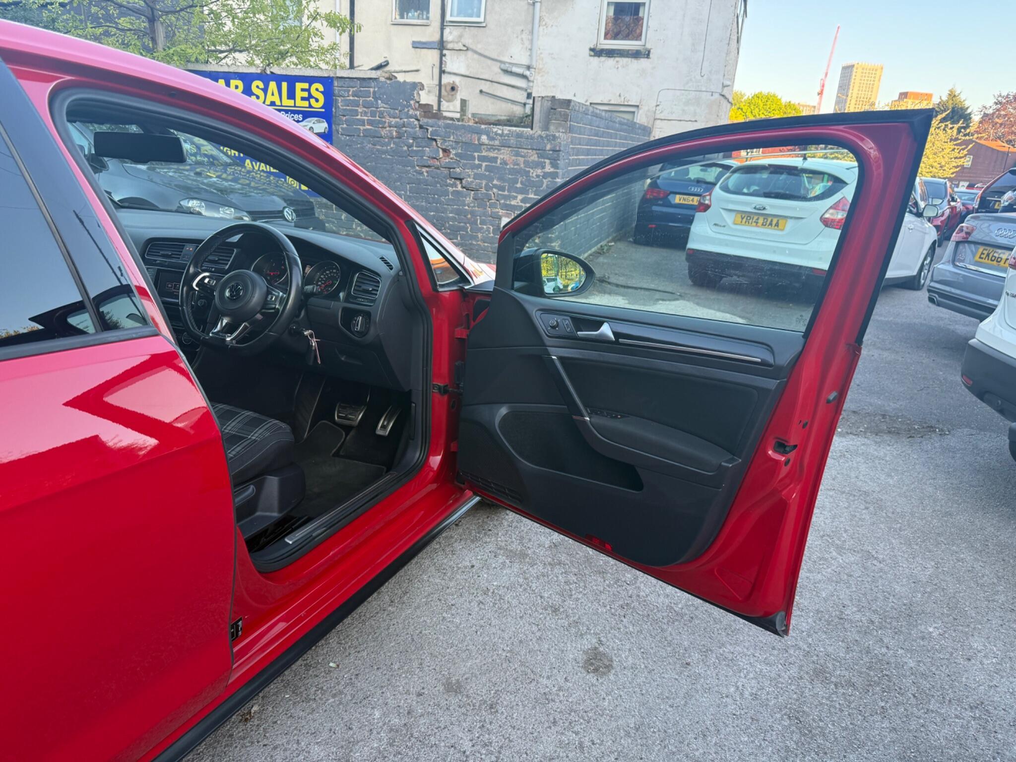 Volkswagen Golf - Image 20